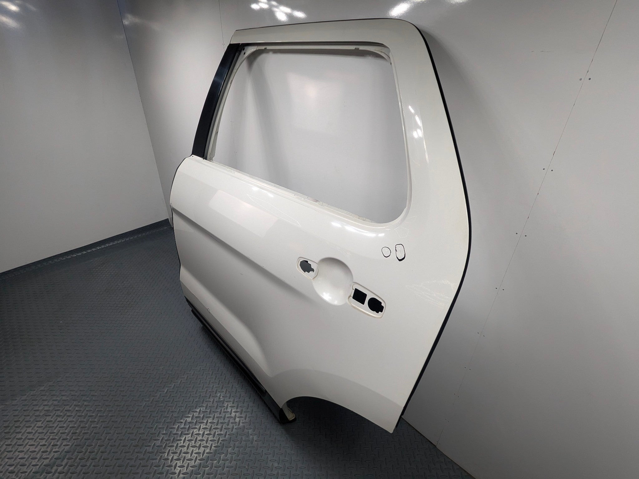 2011 - 2015 OEM FORD EXPLORER REAR LEFT DRIVER SIDE DOOR SHELL PANEL WHITE