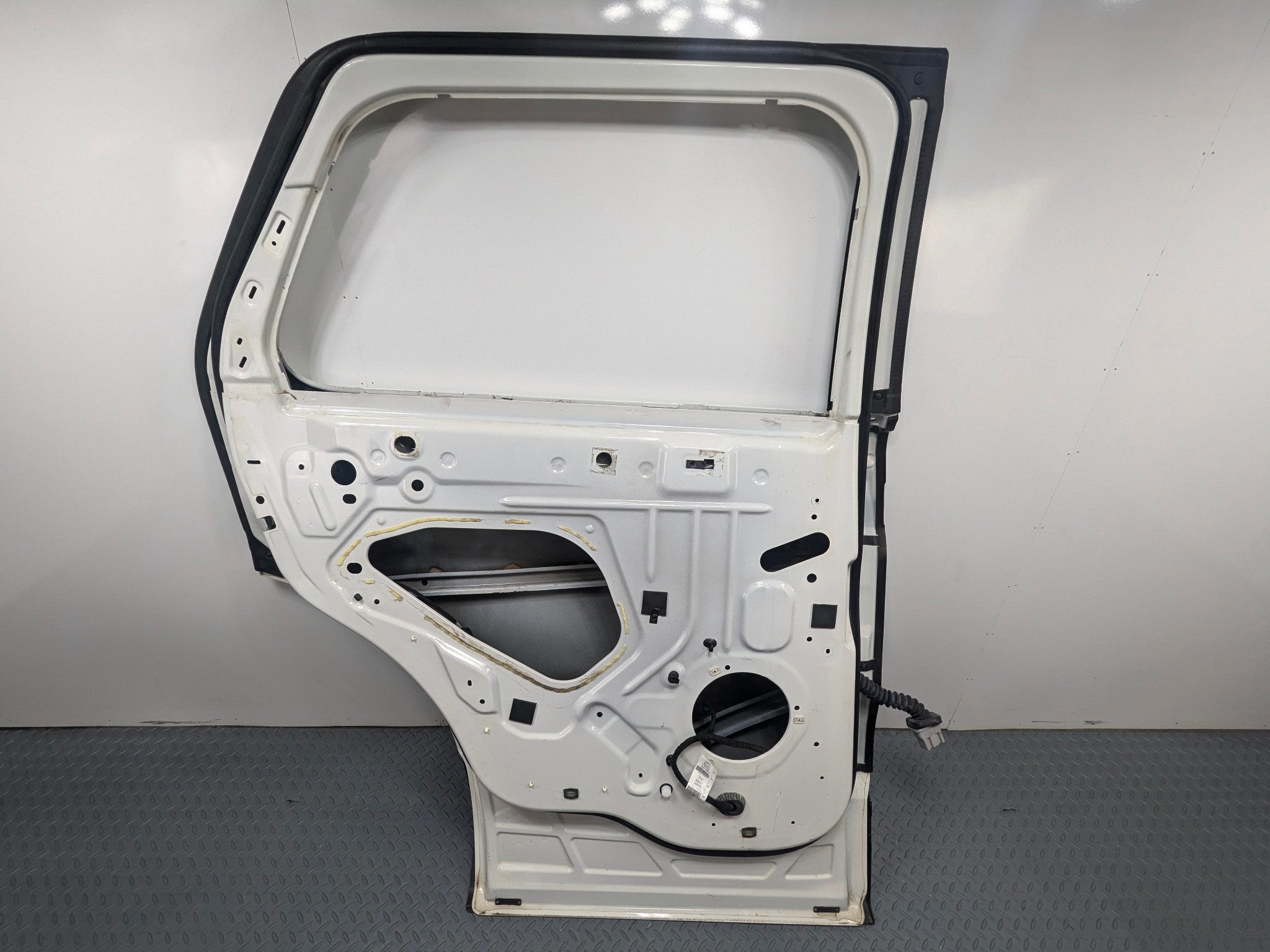 2011 - 2015 OEM FORD EXPLORER REAR LEFT DRIVER SIDE DOOR SHELL PANEL WHITE