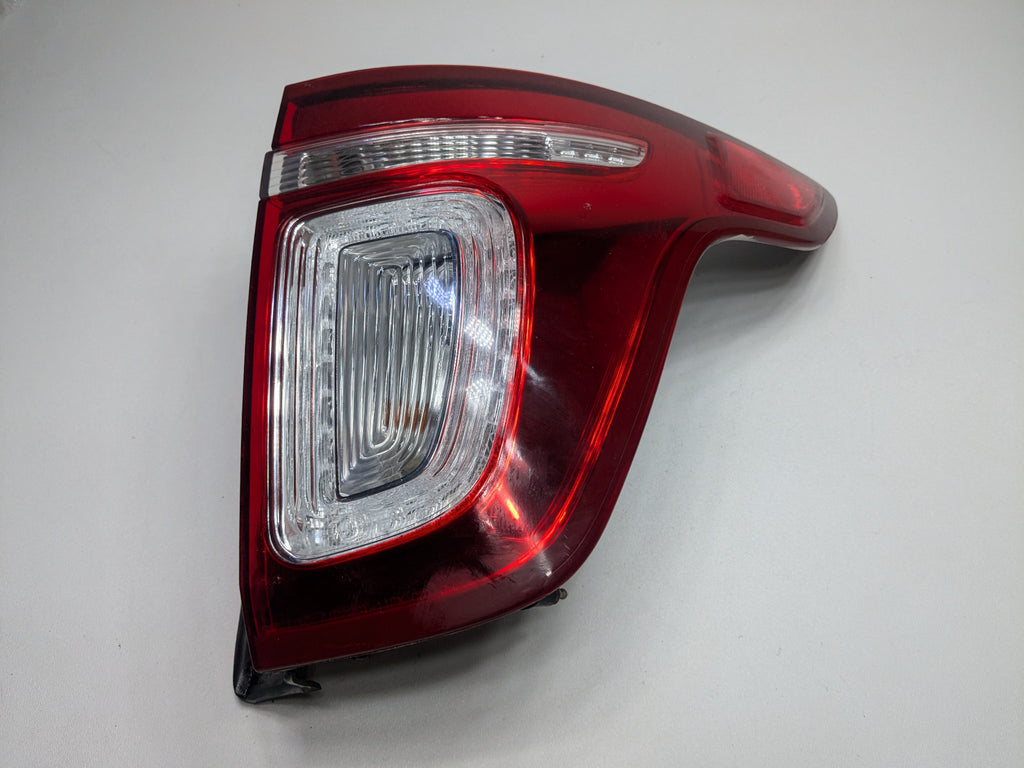 2011 - 2015 OEM FORD EXPLORER REAR RIGHT PASSENGER SIDE LED TAIL LIGHT