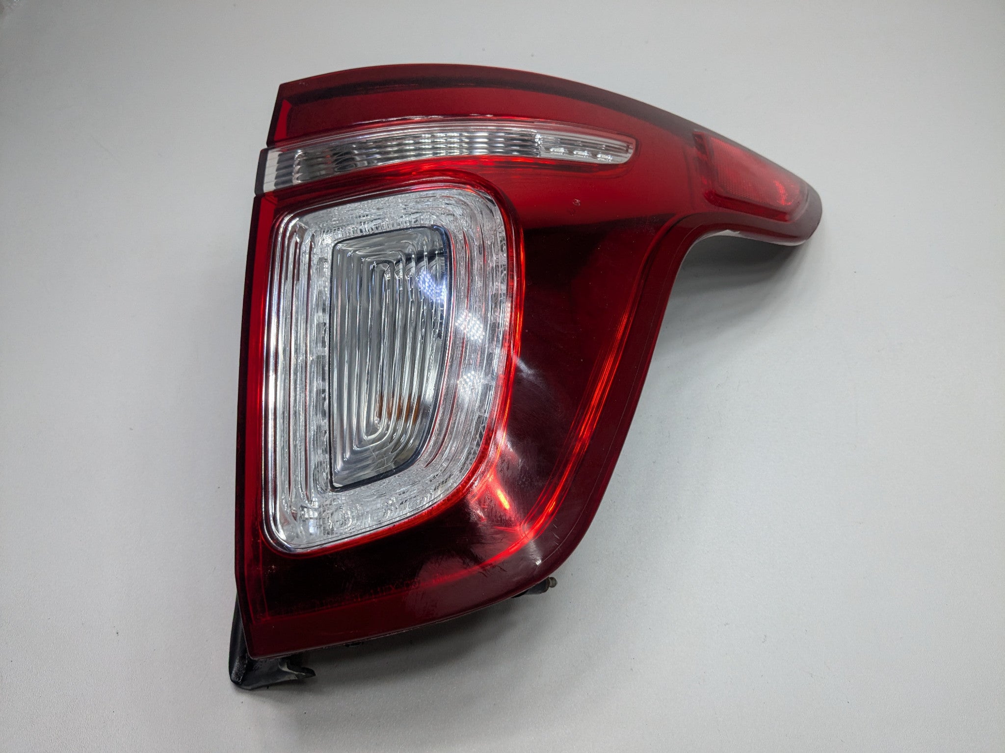 2011 - 2015 OEM FORD EXPLORER REAR RIGHT PASSENGER SIDE LED TAIL LIGHT