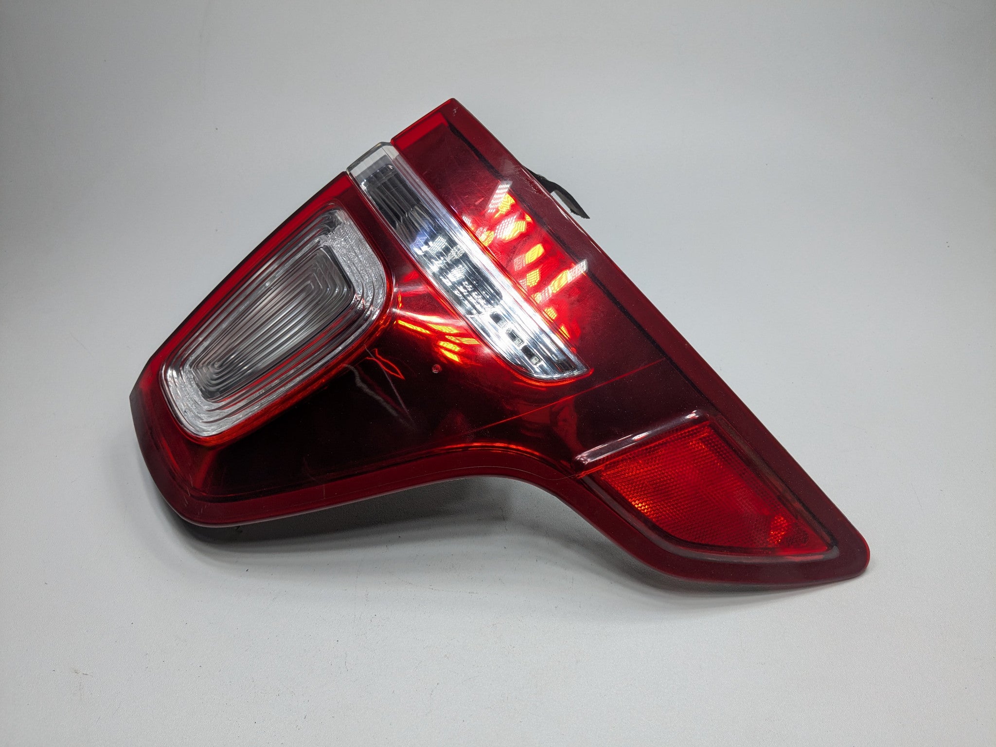 2011 - 2015 OEM FORD EXPLORER REAR RIGHT PASSENGER SIDE LED TAIL LIGHT