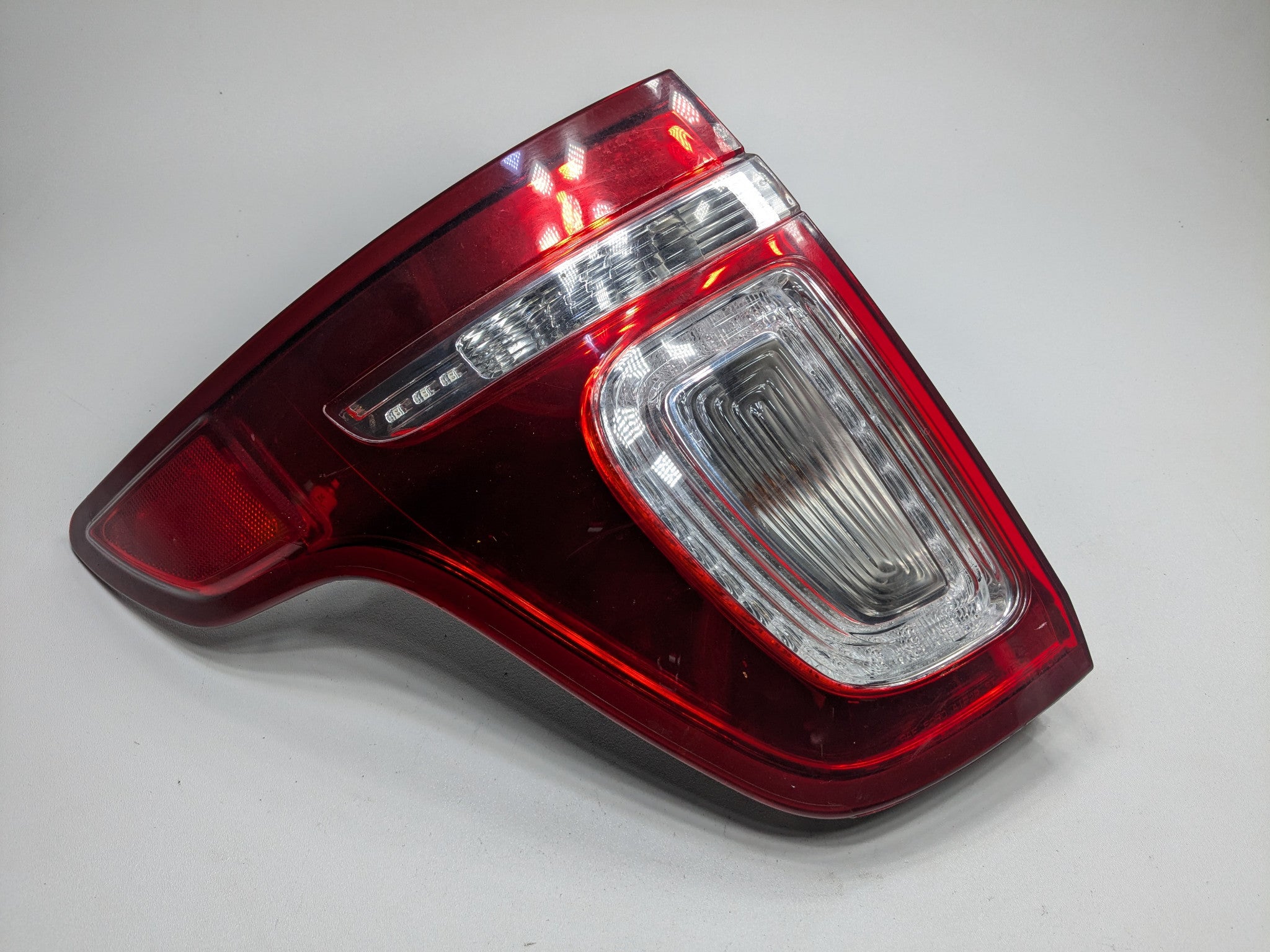 2011 - 2015 OEM FORD EXPLORER REAR LEFT DRIVER SIDE LED TAIL LIGHT