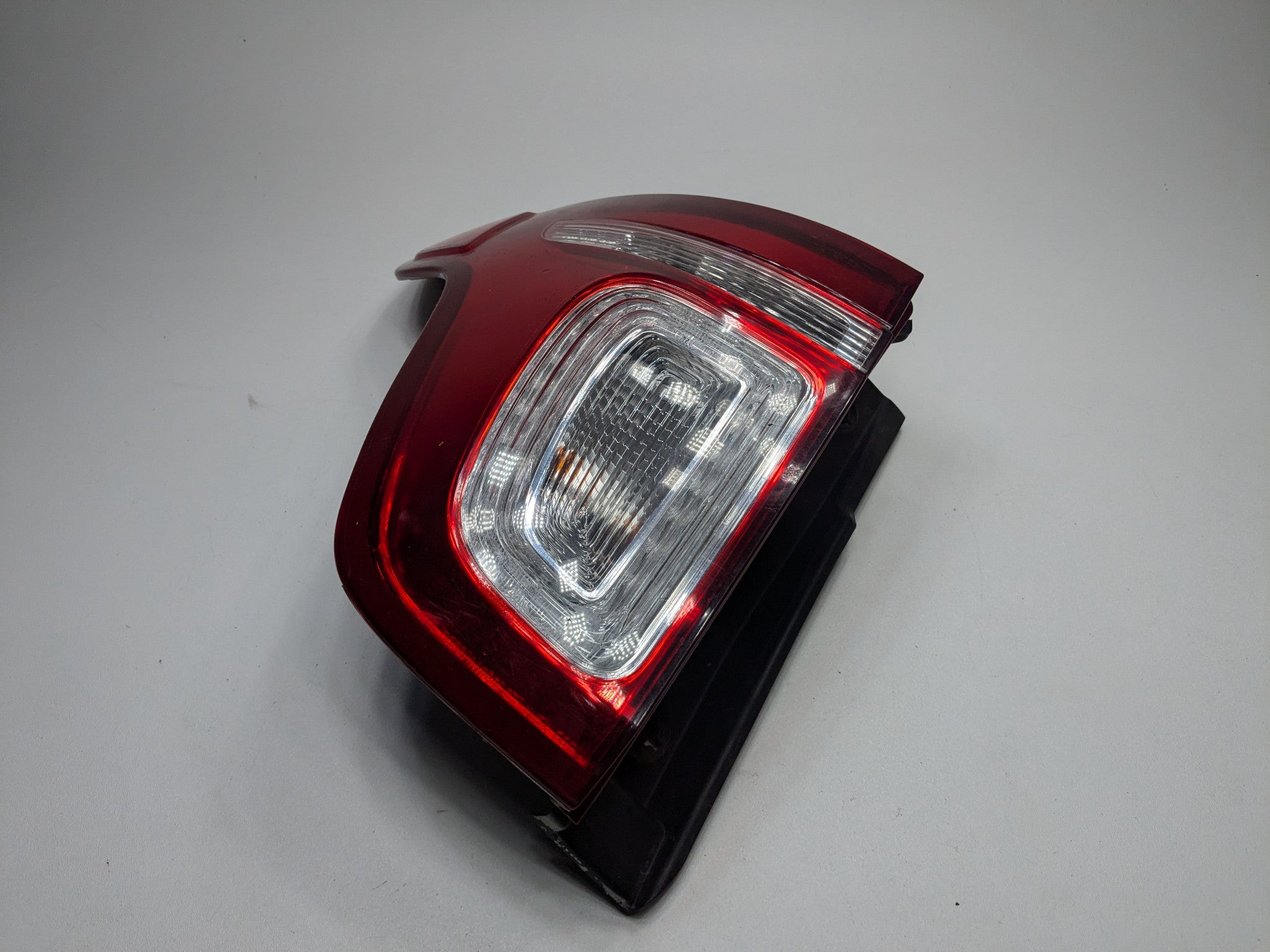 2011 - 2015 OEM FORD EXPLORER REAR LEFT DRIVER SIDE LED TAIL LIGHT