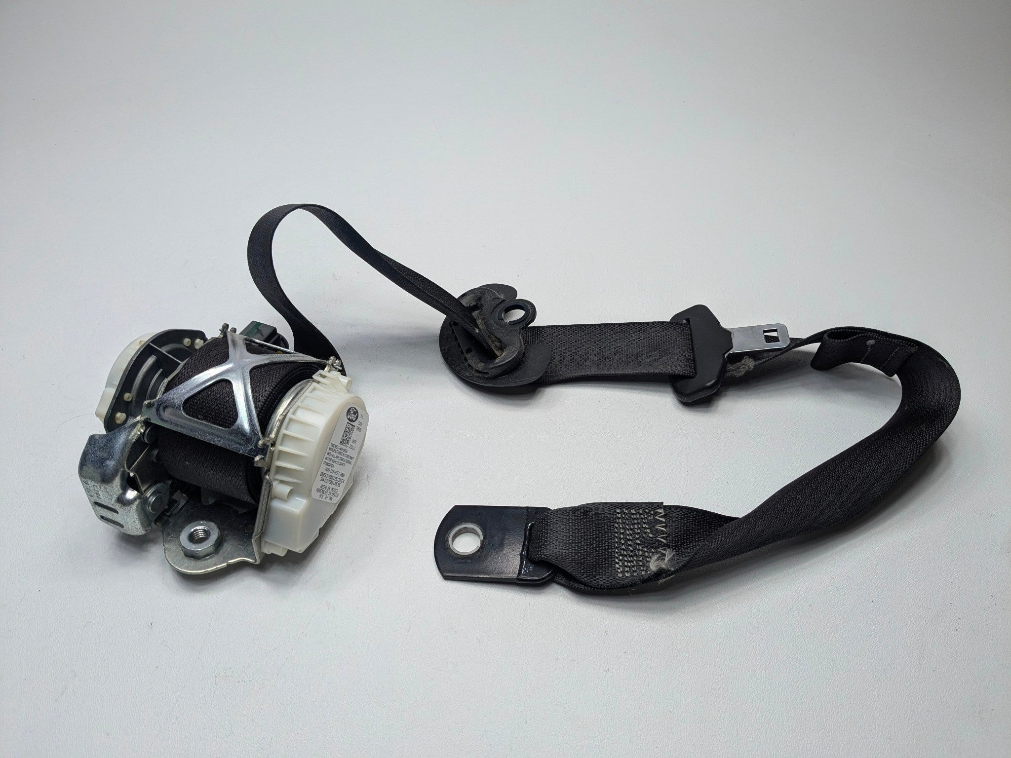 2011 - 2015 OEM FORD EXPLORER FRONT LEFT DRIVER SIDE SEAT BELT ASSEMBLY