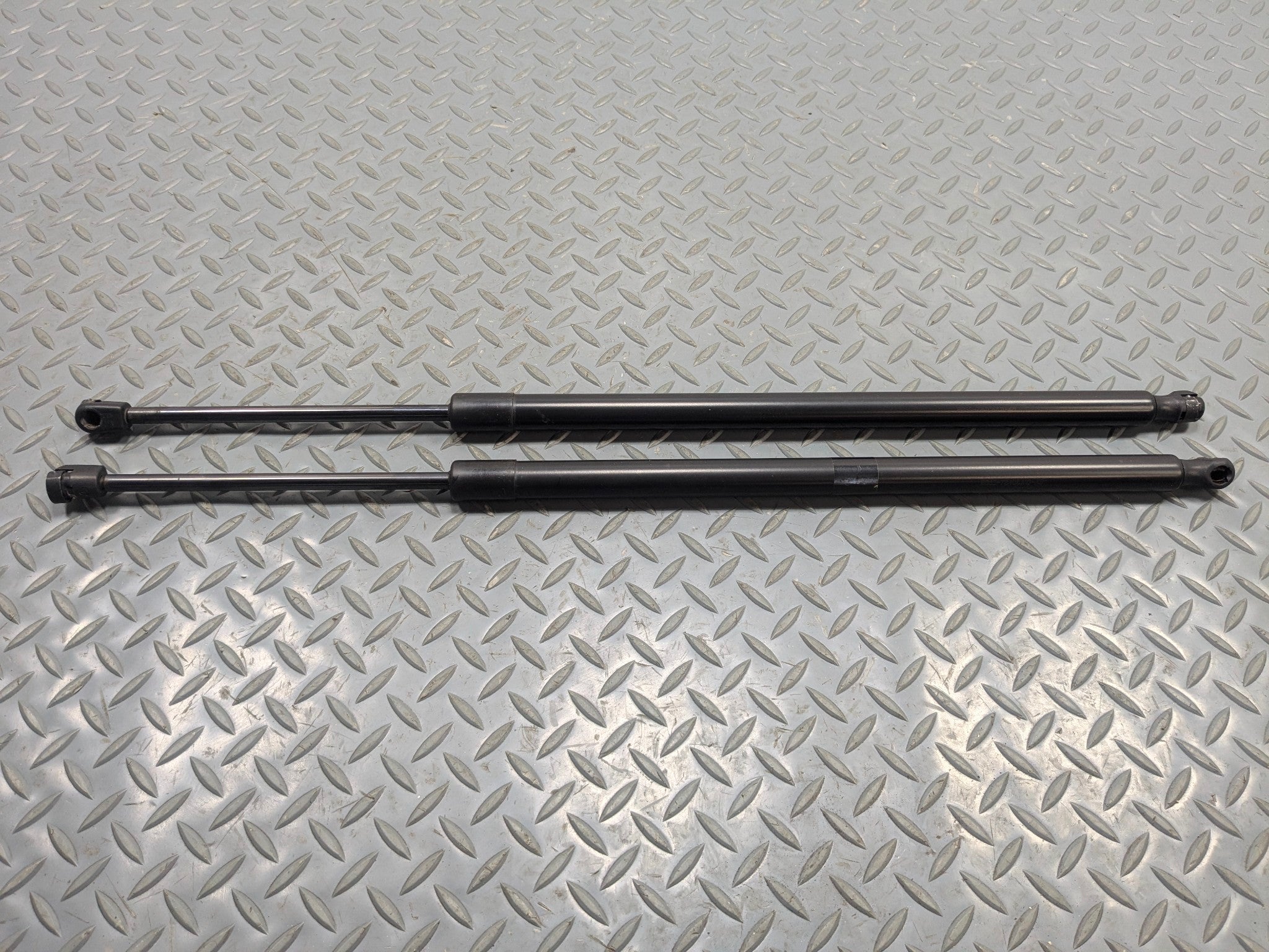2011 - 2015 OEM FORD EXPLORER REAR LEFT AND RIGHT SIDE HATCHBACK SUPPORT STRUTS