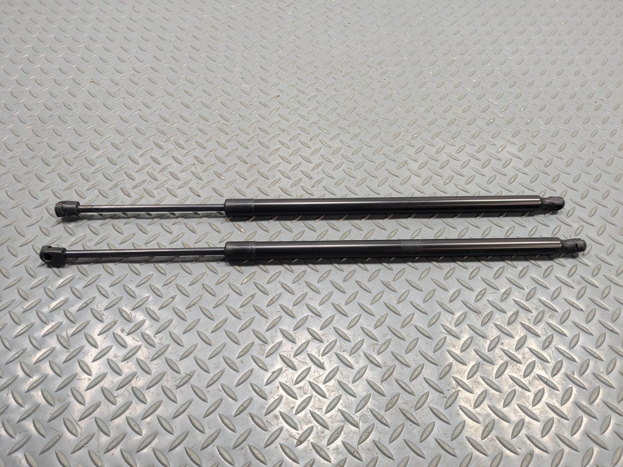 2011 - 2015 OEM FORD EXPLORER REAR LEFT AND RIGHT SIDE HATCHBACK SUPPORT STRUTS