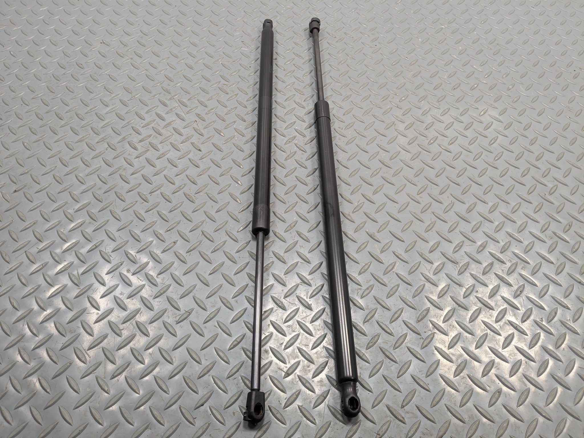 2011 - 2015 OEM FORD EXPLORER REAR LEFT AND RIGHT SIDE HATCHBACK SUPPORT STRUTS