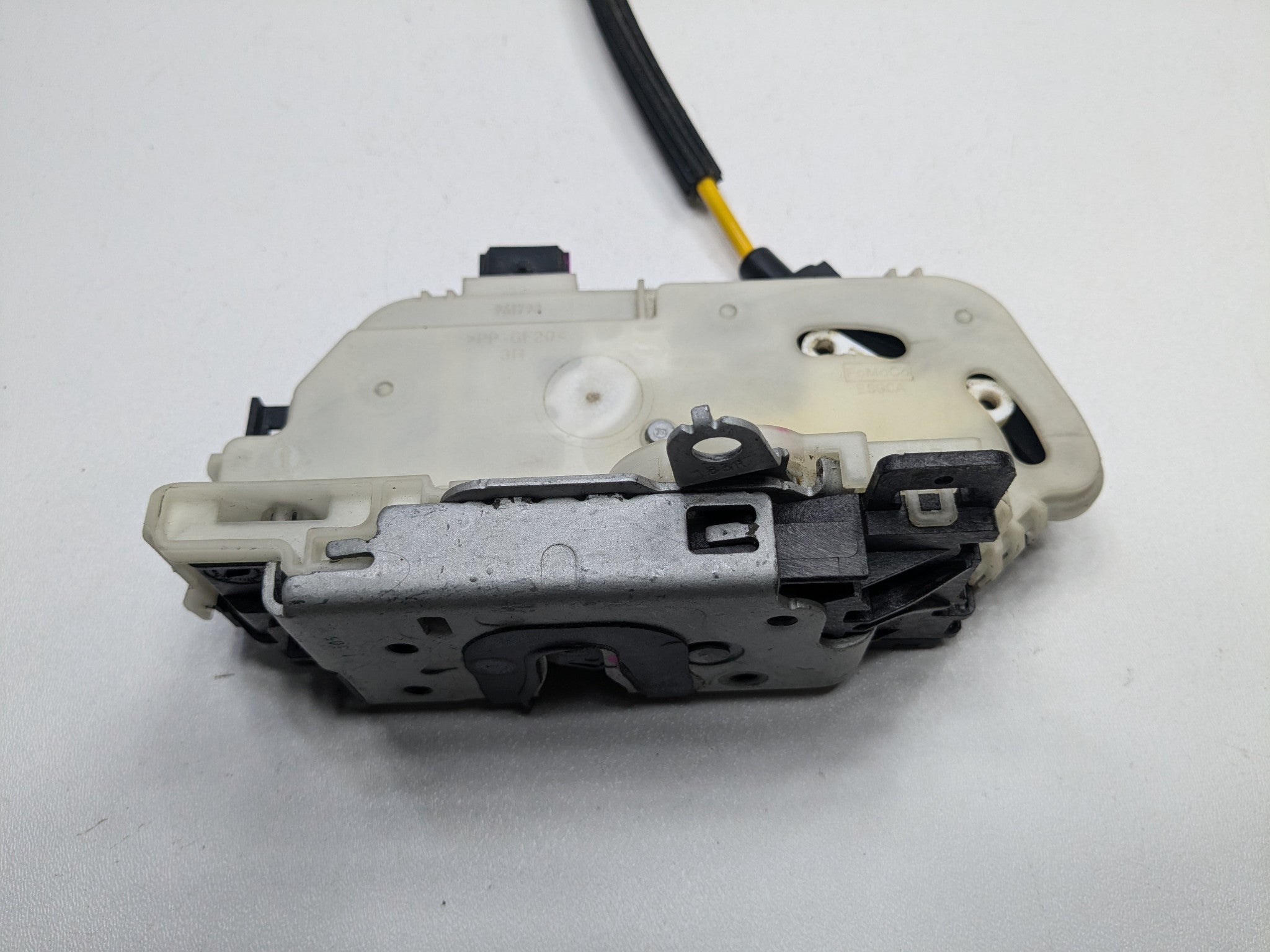 2011 - 2015 OEM FORD EXPLORER REAR RIGHT PASSENGER SIDE DOOR LOCK LATCH HANDLE