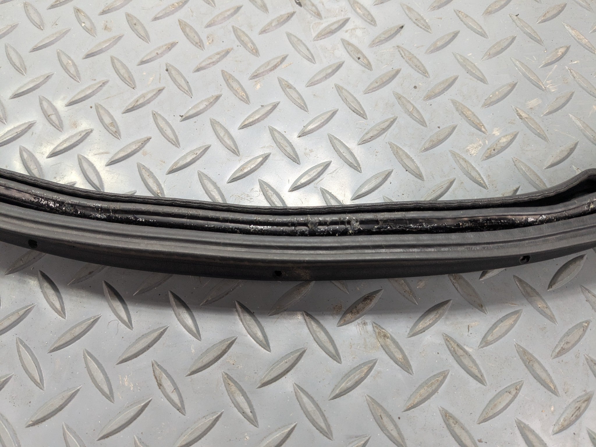 2011 - 2015 OEM FORD EXPLORER REAR TRUNK TAILGATE SEAL WEATHER STRIPPING