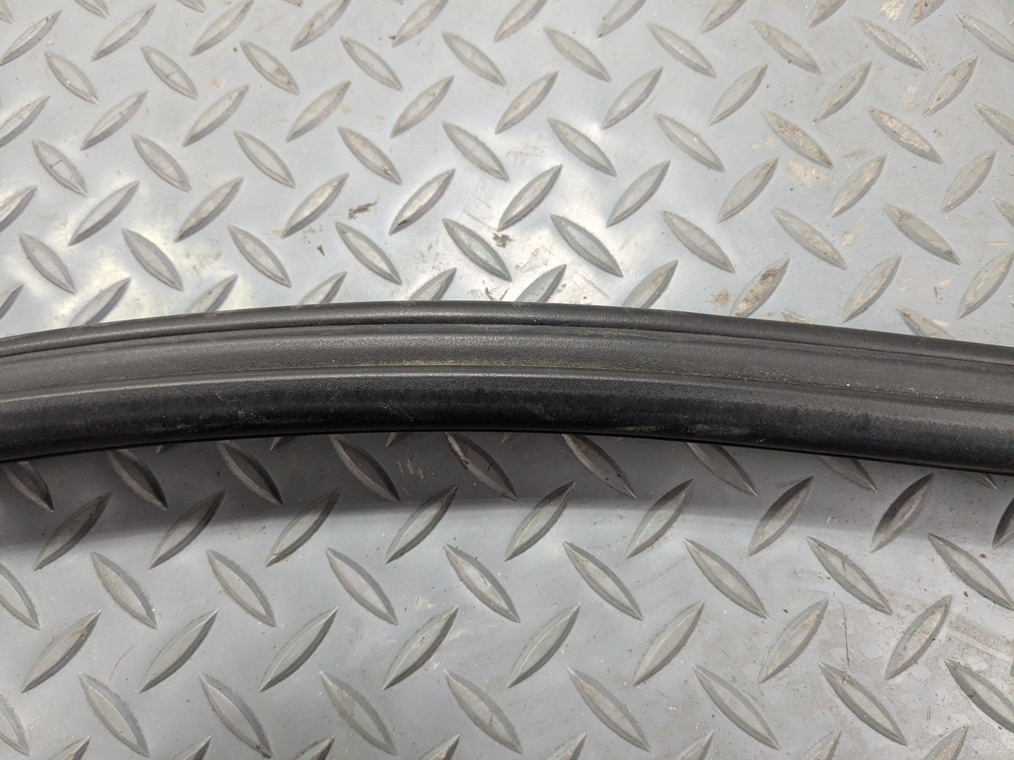 2011 - 2015 OEM FORD EXPLORER REAR TRUNK TAILGATE SEAL WEATHER STRIPPING
