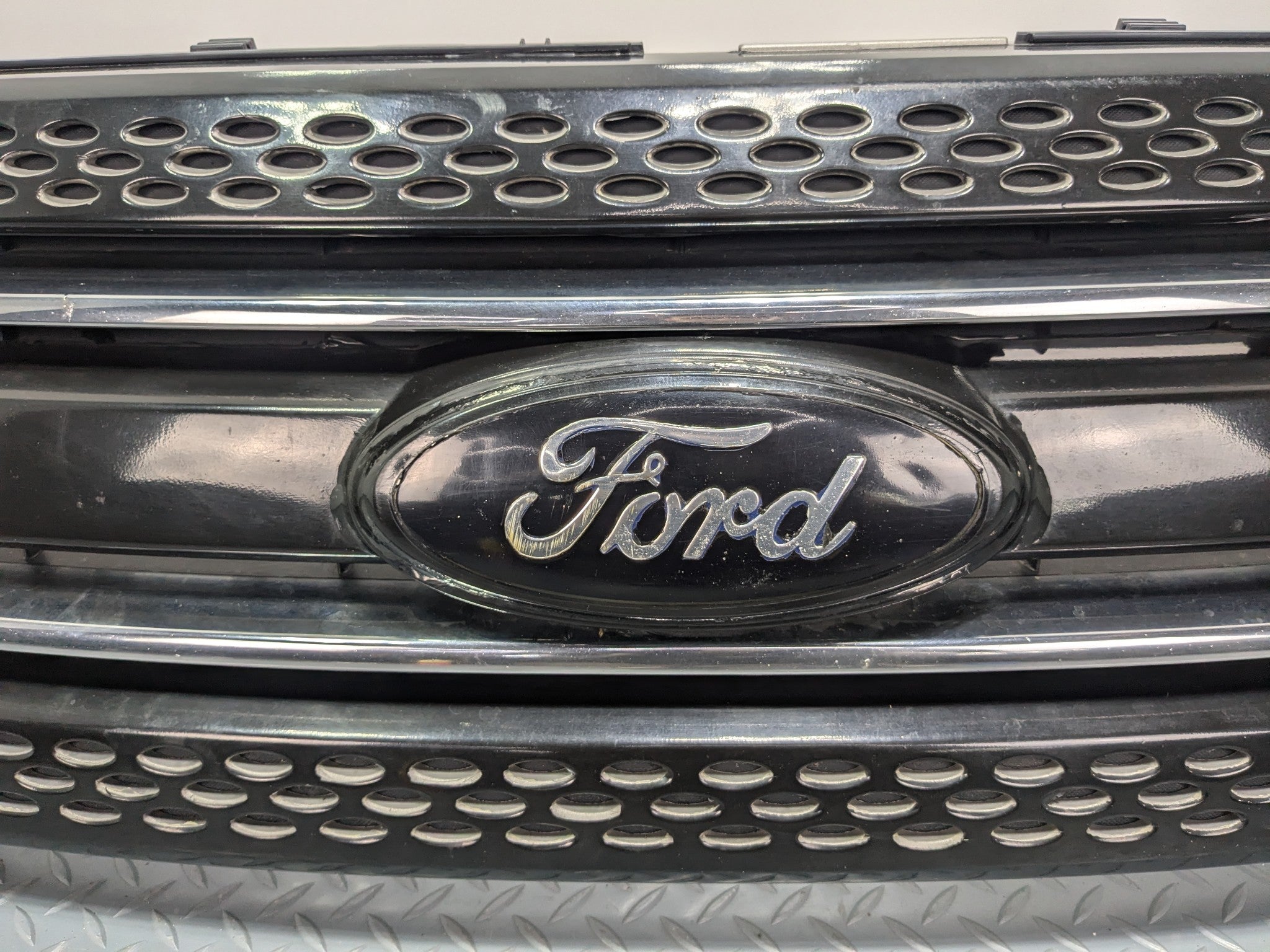 2011 - 2015 OEM FORD EXPLORER UPPER FRONT GRILL GRILLE BLACK