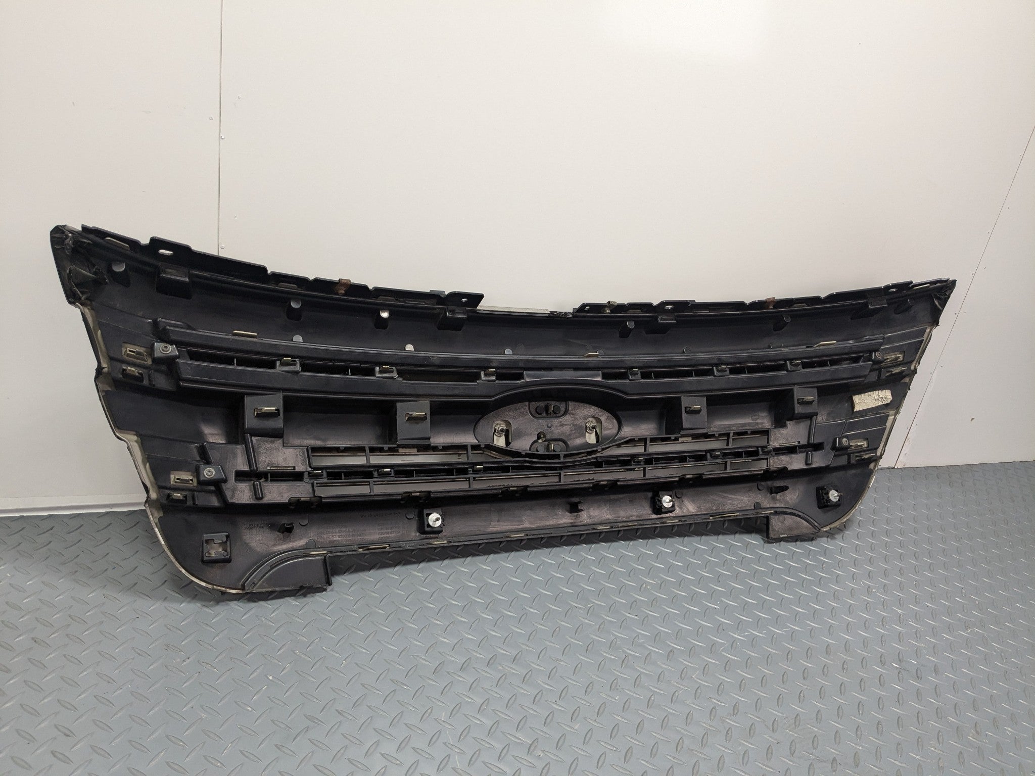 2011 - 2015 OEM FORD EXPLORER UPPER FRONT GRILL GRILLE BLACK