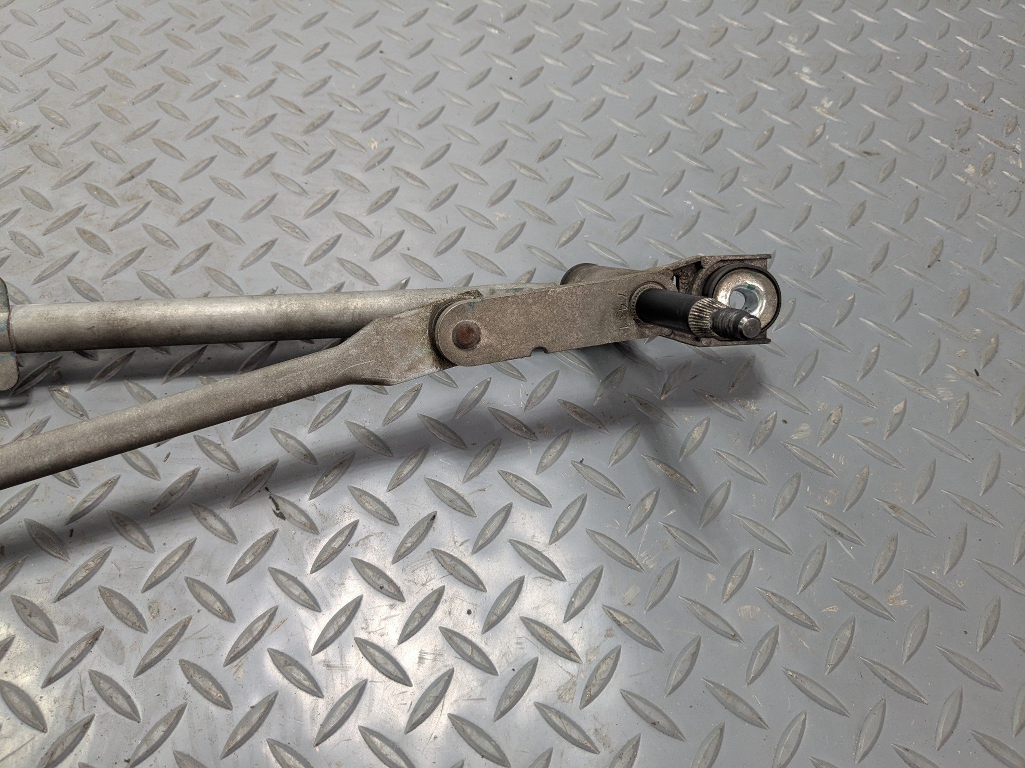 2011 - 2015 OEM FORD EXPLORER TRUNK WINDSHIELD WIPER LINKAGE TRANSMISSION
