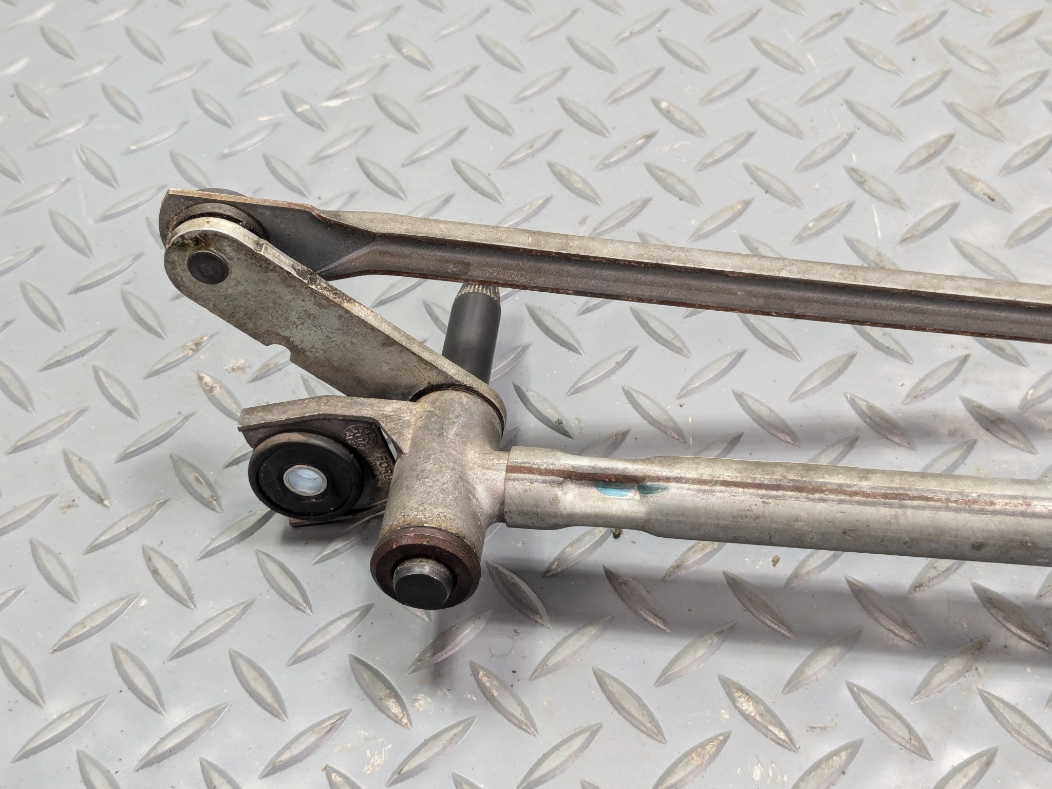 2011 - 2015 OEM FORD EXPLORER TRUNK WINDSHIELD WIPER LINKAGE TRANSMISSION