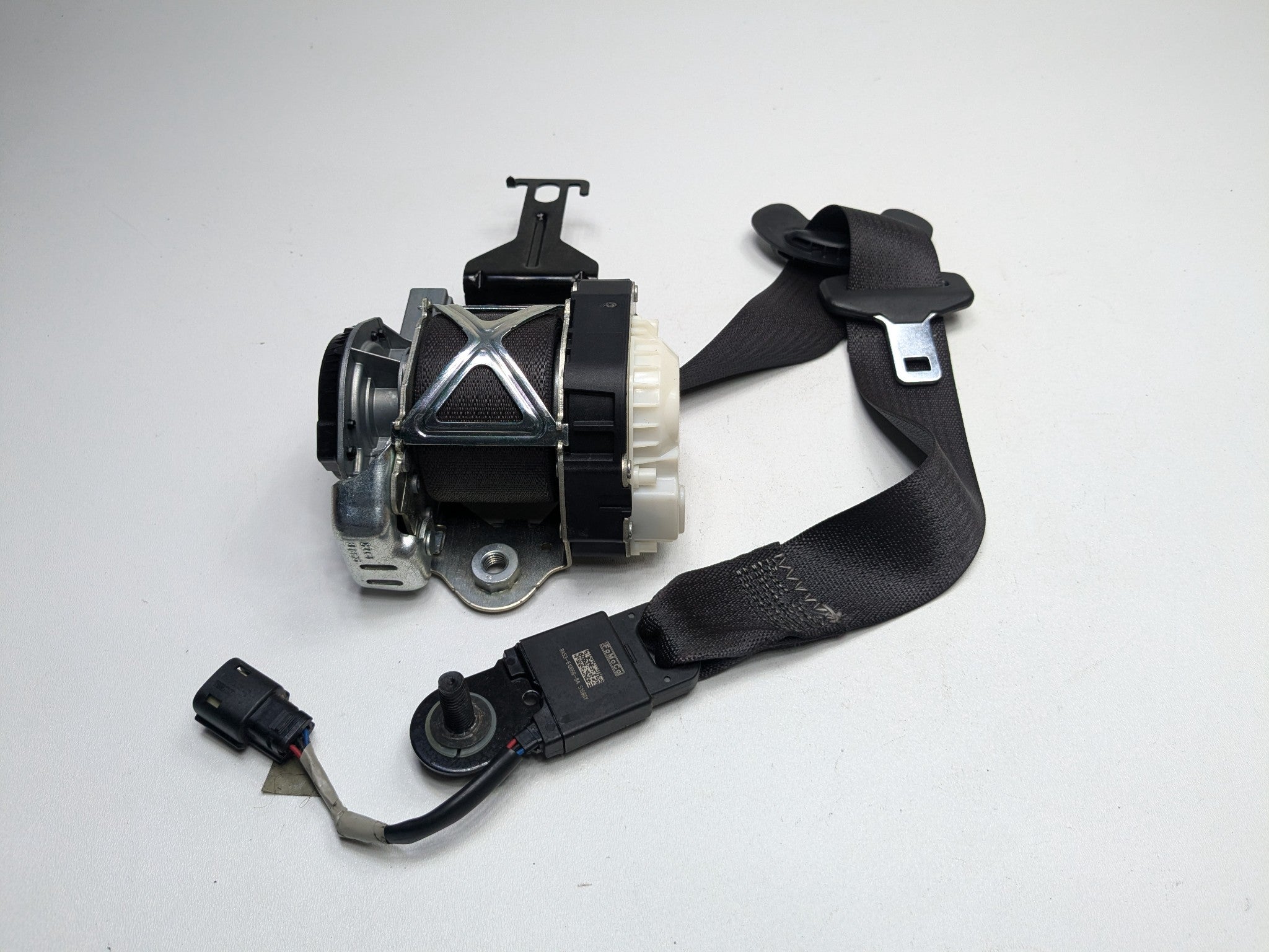 2011 - 2015 OEM FORD EXPLORER FRONT RIGHT PASSENGER SIDE SEAT BELT ASSEMBLY