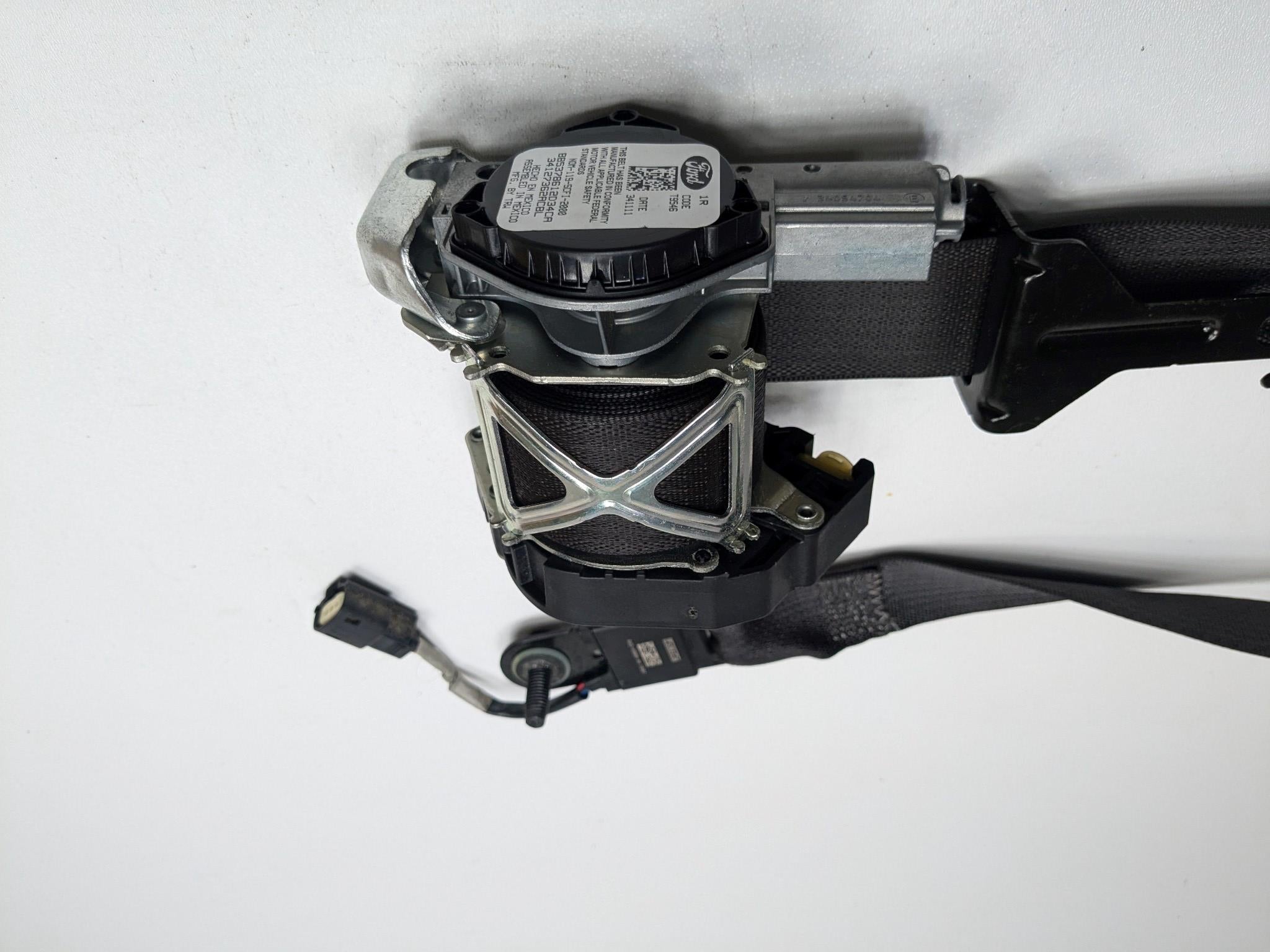 2011 - 2015 OEM FORD EXPLORER FRONT RIGHT PASSENGER SIDE SEAT BELT ASSEMBLY