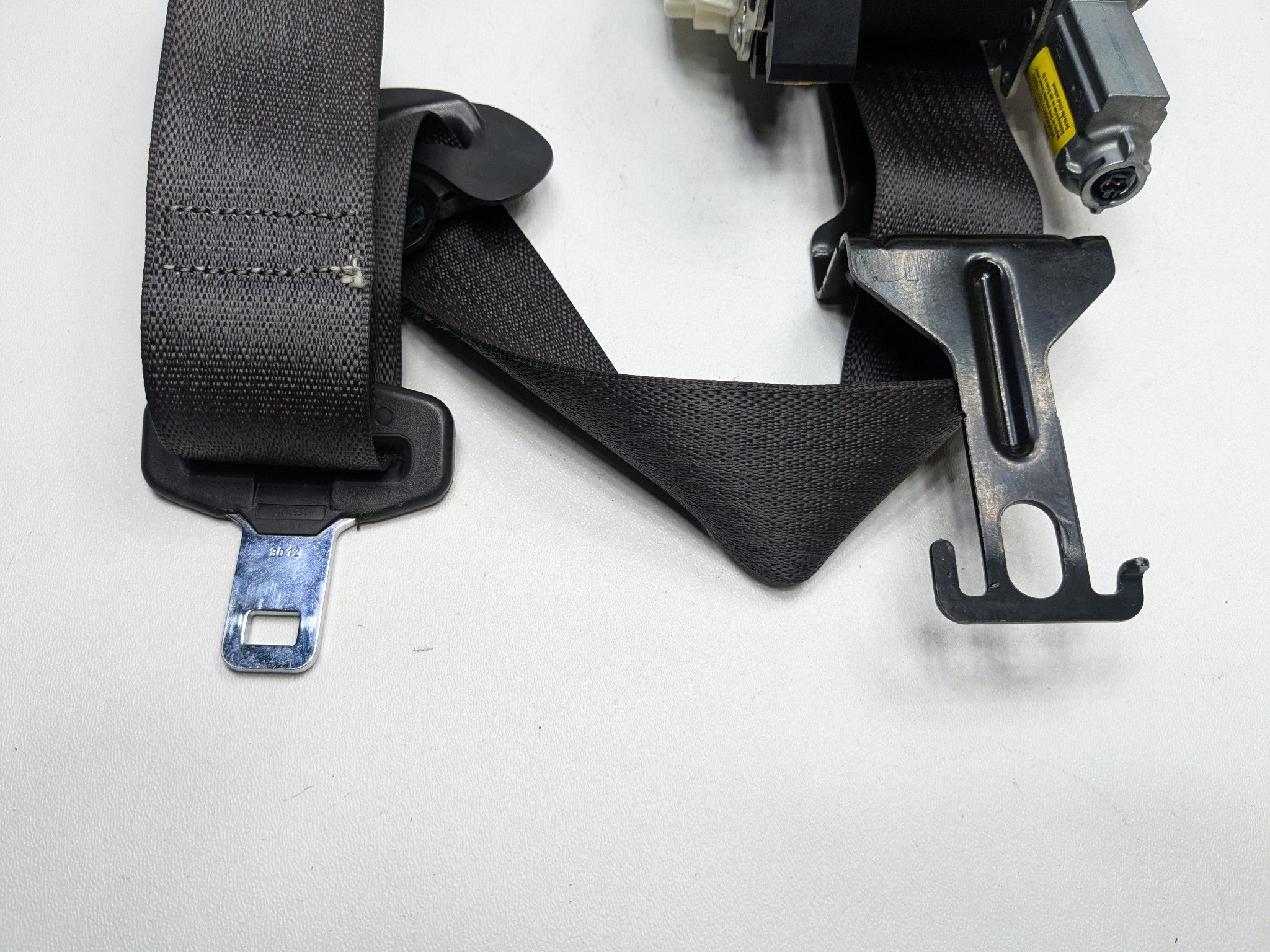 2011 - 2015 OEM FORD EXPLORER FRONT RIGHT PASSENGER SIDE SEAT BELT ASSEMBLY