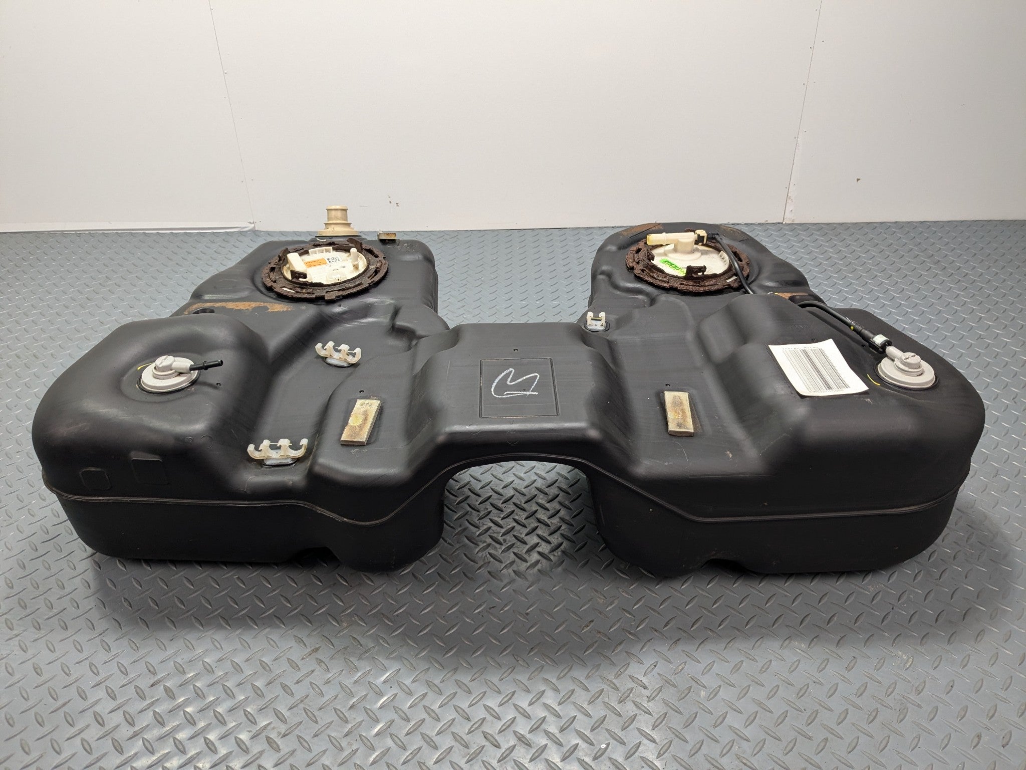2011 - 2015 OEM FORD EXPLORER FUEL AND GAS TANK GENUINE ASSEMBLY