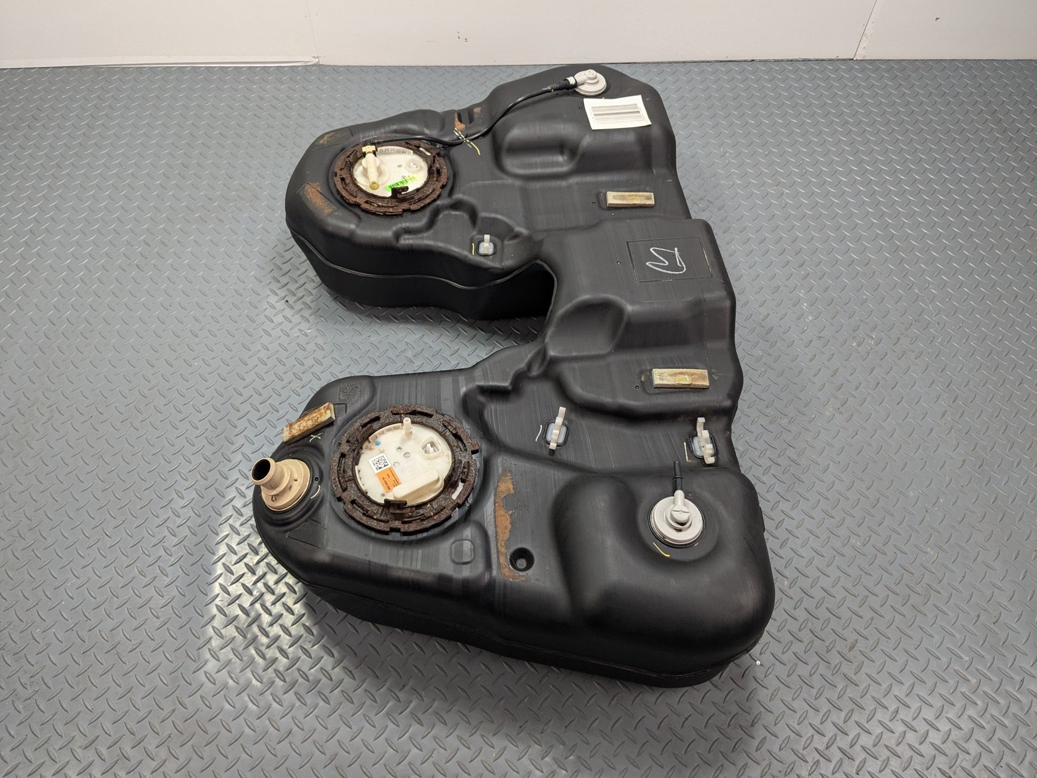 2011 - 2015 OEM FORD EXPLORER FUEL AND GAS TANK GENUINE ASSEMBLY