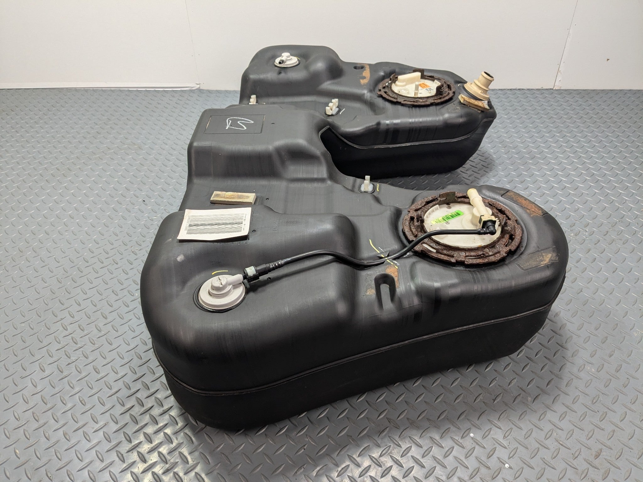 2011 - 2015 OEM FORD EXPLORER FUEL AND GAS TANK GENUINE ASSEMBLY