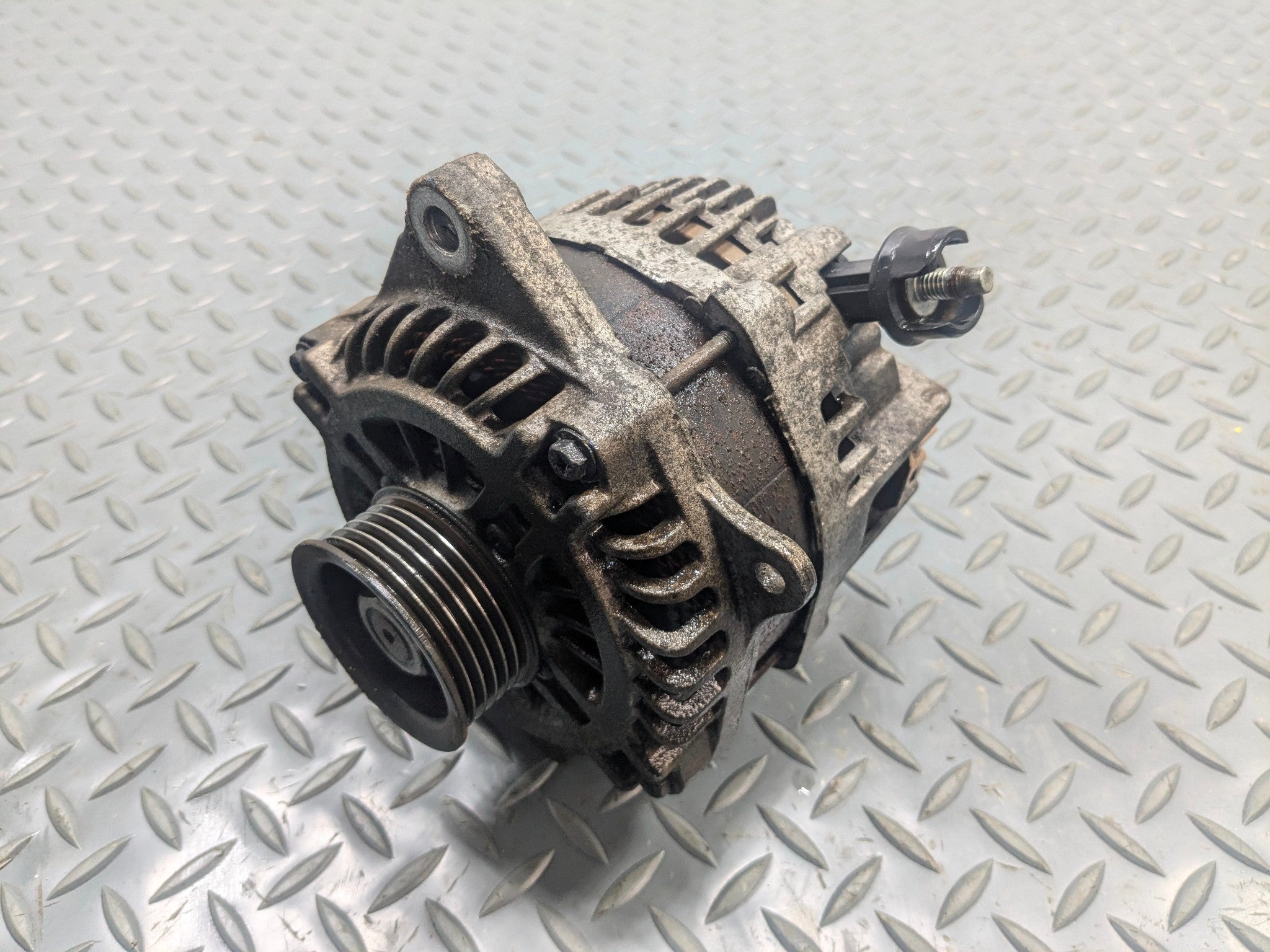 2011 - 2015 OEM FORD EXPLORER POWER GENERATOR ENGINE MOTOR ALTERNATOR ASSEMBLY