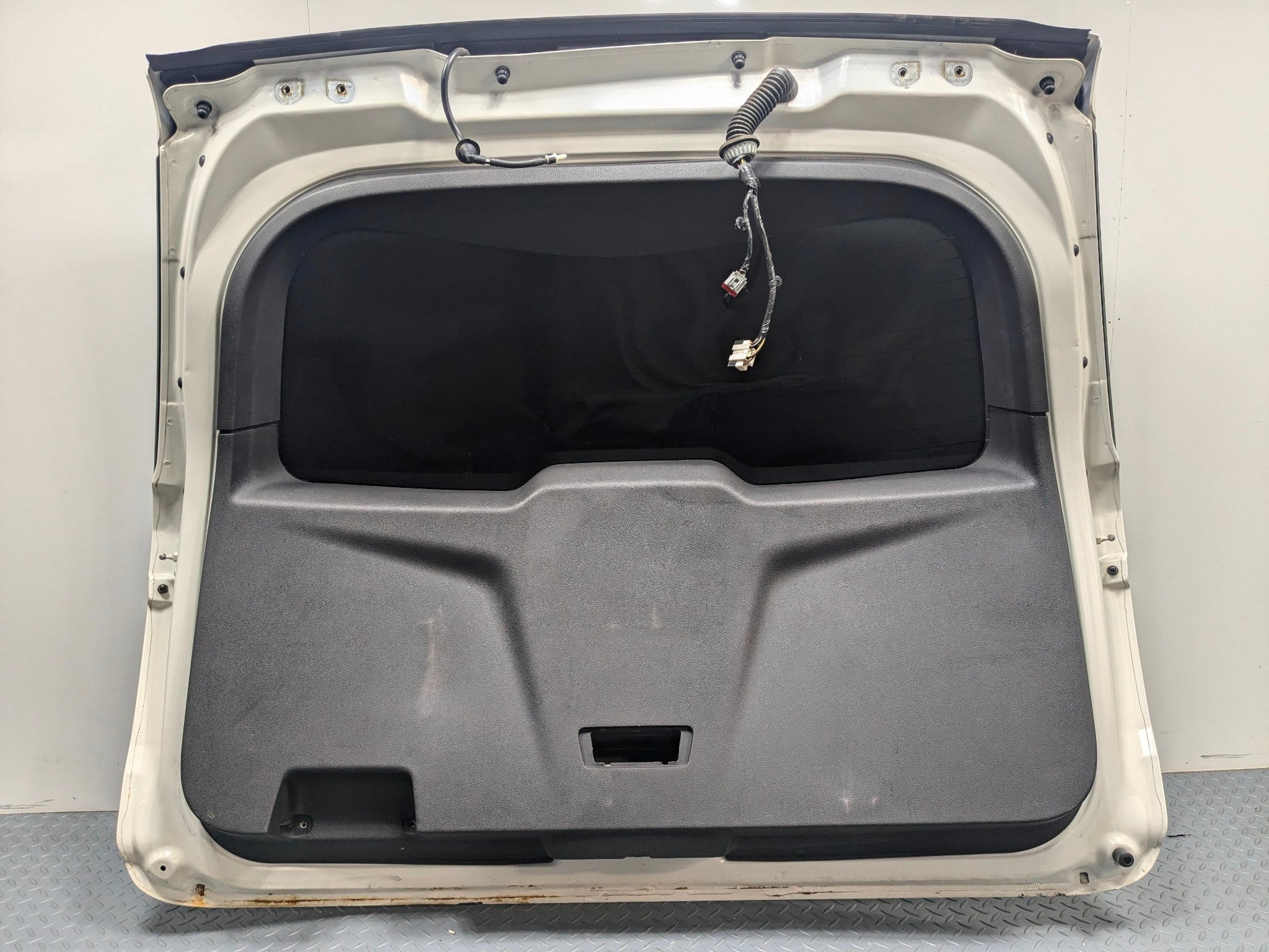 2011 - 2015 OEM FORD EXPLORER REAR TRUNK BOOT LIFTGATE LID SHELL WITH GLASS