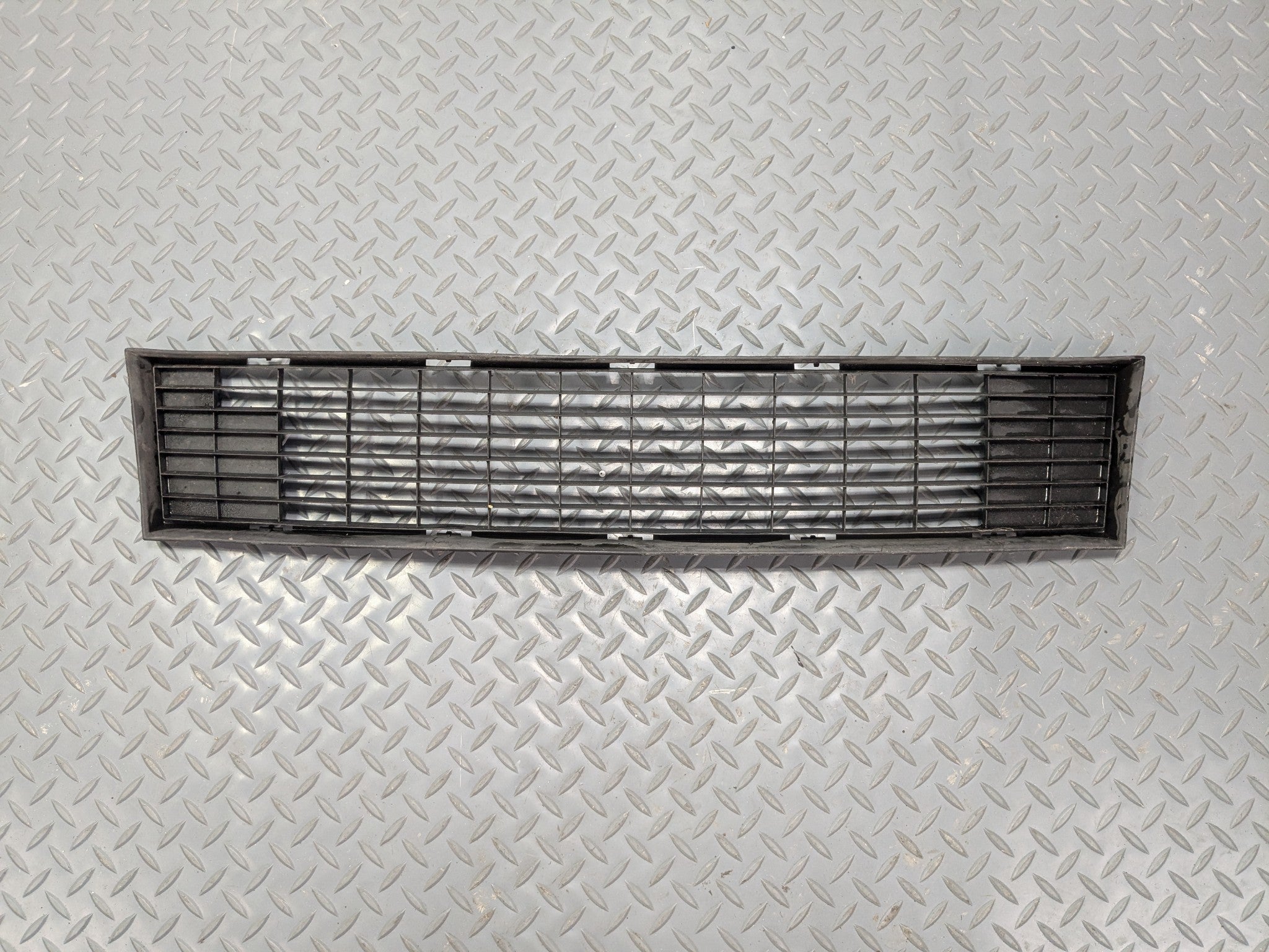 2011 - 2015 OEM FORD EXPLORER FRONT BUMPER LOWER MOUNTED GRILLE