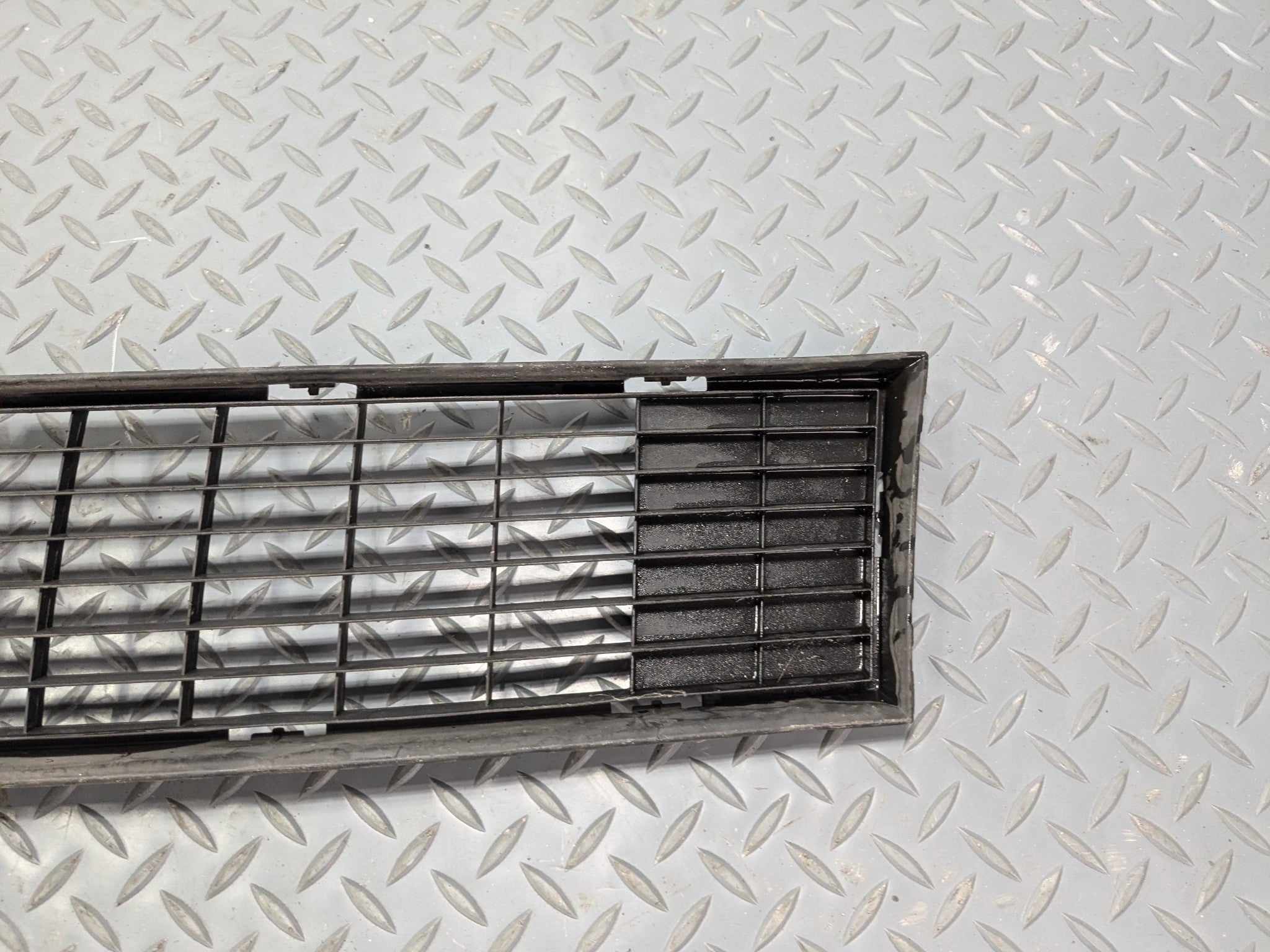 2011 - 2015 OEM FORD EXPLORER FRONT BUMPER LOWER MOUNTED GRILLE