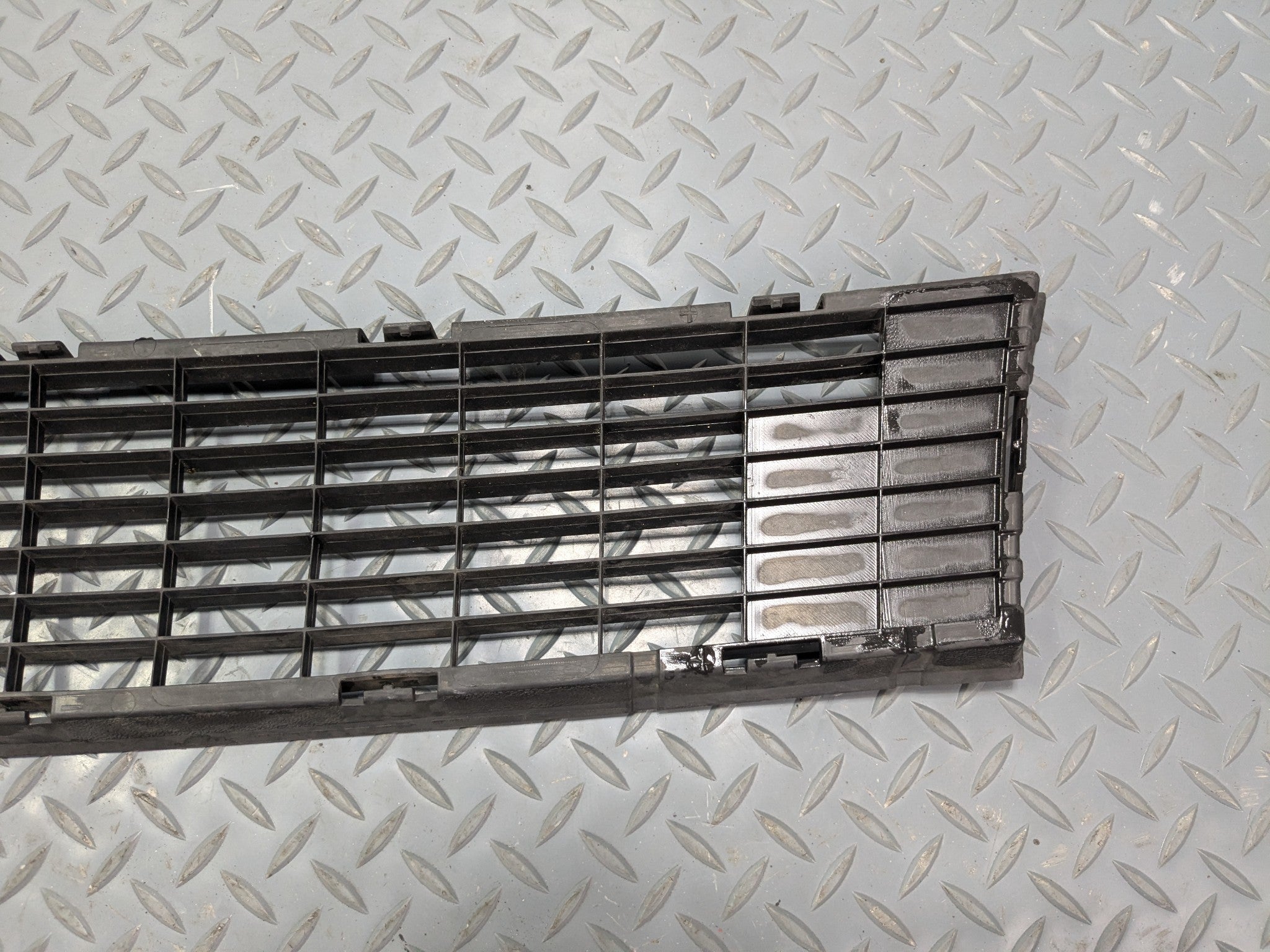 2011 - 2015 OEM FORD EXPLORER FRONT BUMPER LOWER MOUNTED GRILLE