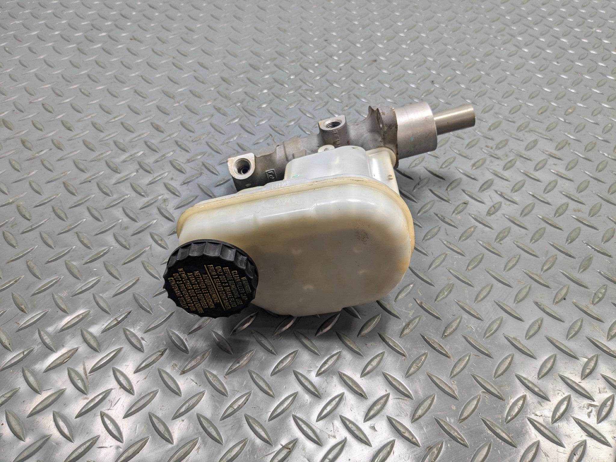 2011 - 2015 OEM FORD EXPLORER BRAKE MASTER CYLINDER RESERVOIR ASSEMBLY