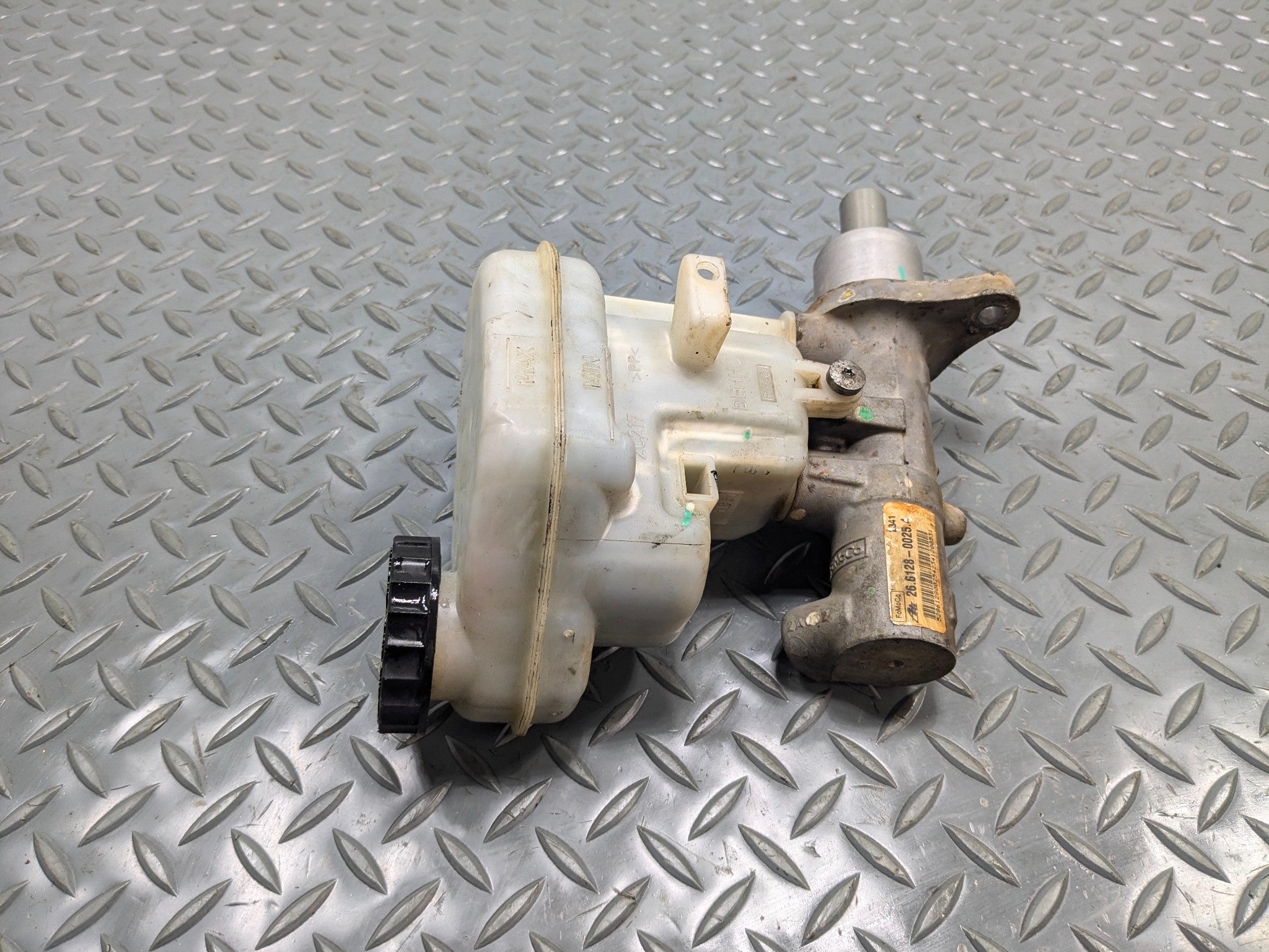 2011 - 2015 OEM FORD EXPLORER BRAKE MASTER CYLINDER RESERVOIR ASSEMBLY