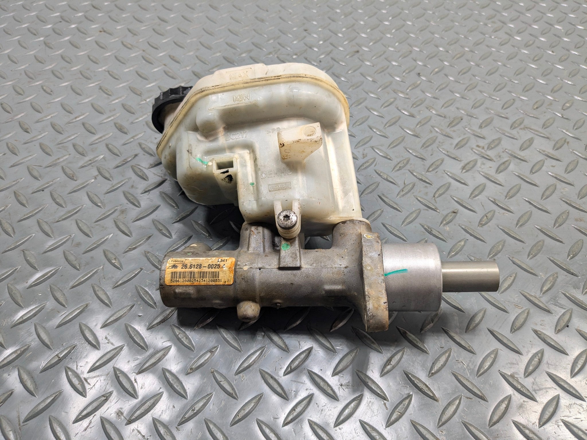 2011 - 2015 OEM FORD EXPLORER BRAKE MASTER CYLINDER RESERVOIR ASSEMBLY