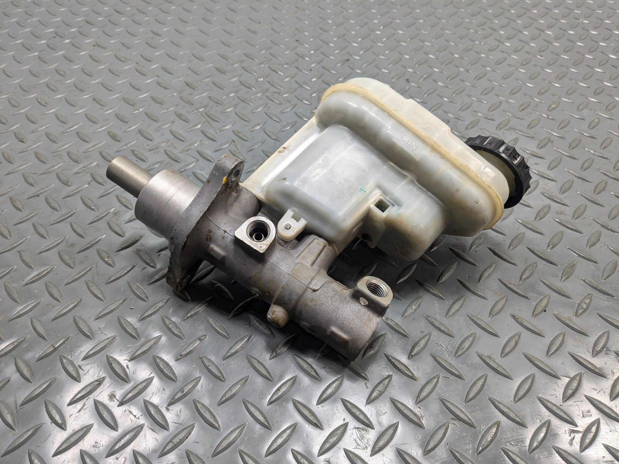 2011 - 2015 OEM FORD EXPLORER BRAKE MASTER CYLINDER RESERVOIR ASSEMBLY