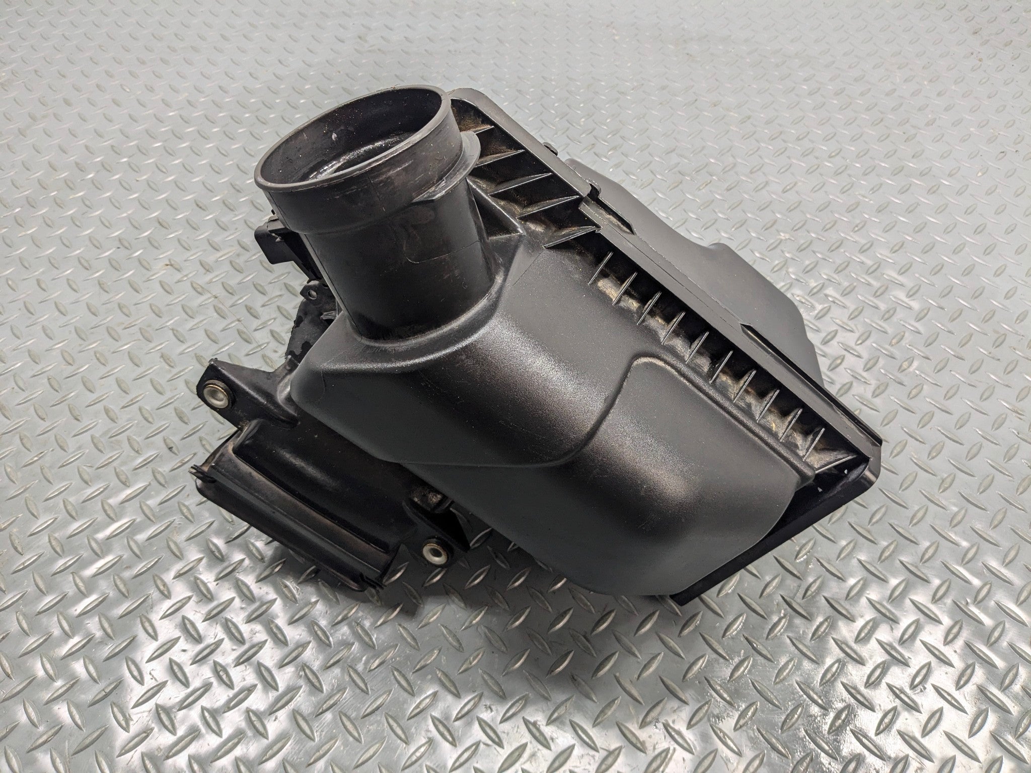 2011 - 2015 OEM FORD EXPLORER ENGINE AIR CLEANER BOX ASSEMBLY