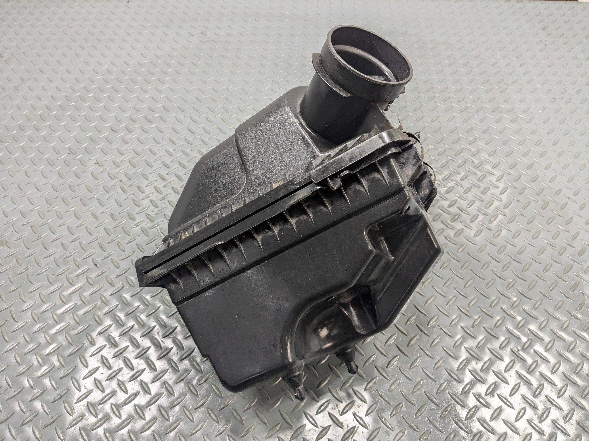 2011 - 2015 OEM FORD EXPLORER ENGINE AIR CLEANER BOX ASSEMBLY