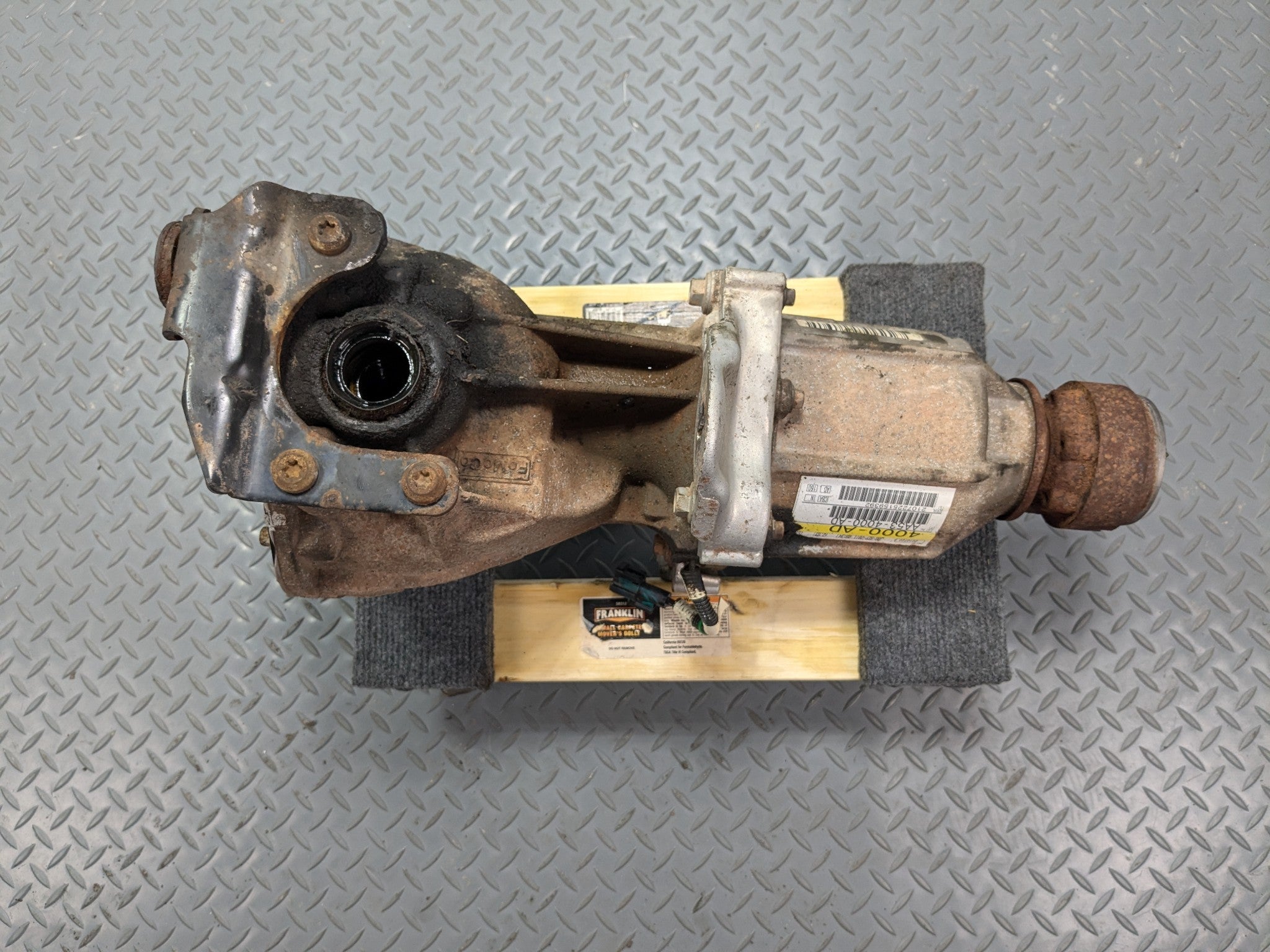 2011 - 2015 OEM FORD EXPLORER REAR DIFFERENTIAL AXLE CARRIER ASSEMBLY