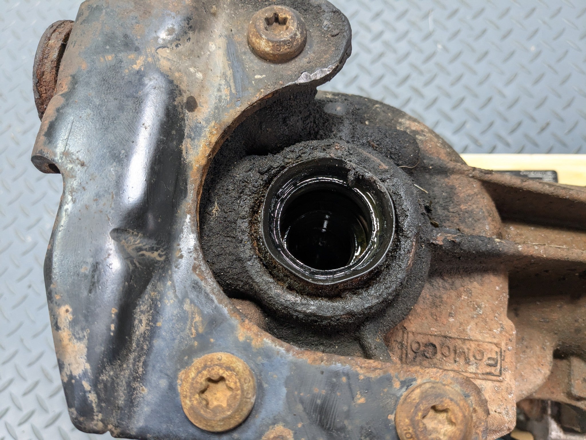 2011 - 2015 OEM FORD EXPLORER REAR DIFFERENTIAL AXLE CARRIER ASSEMBLY