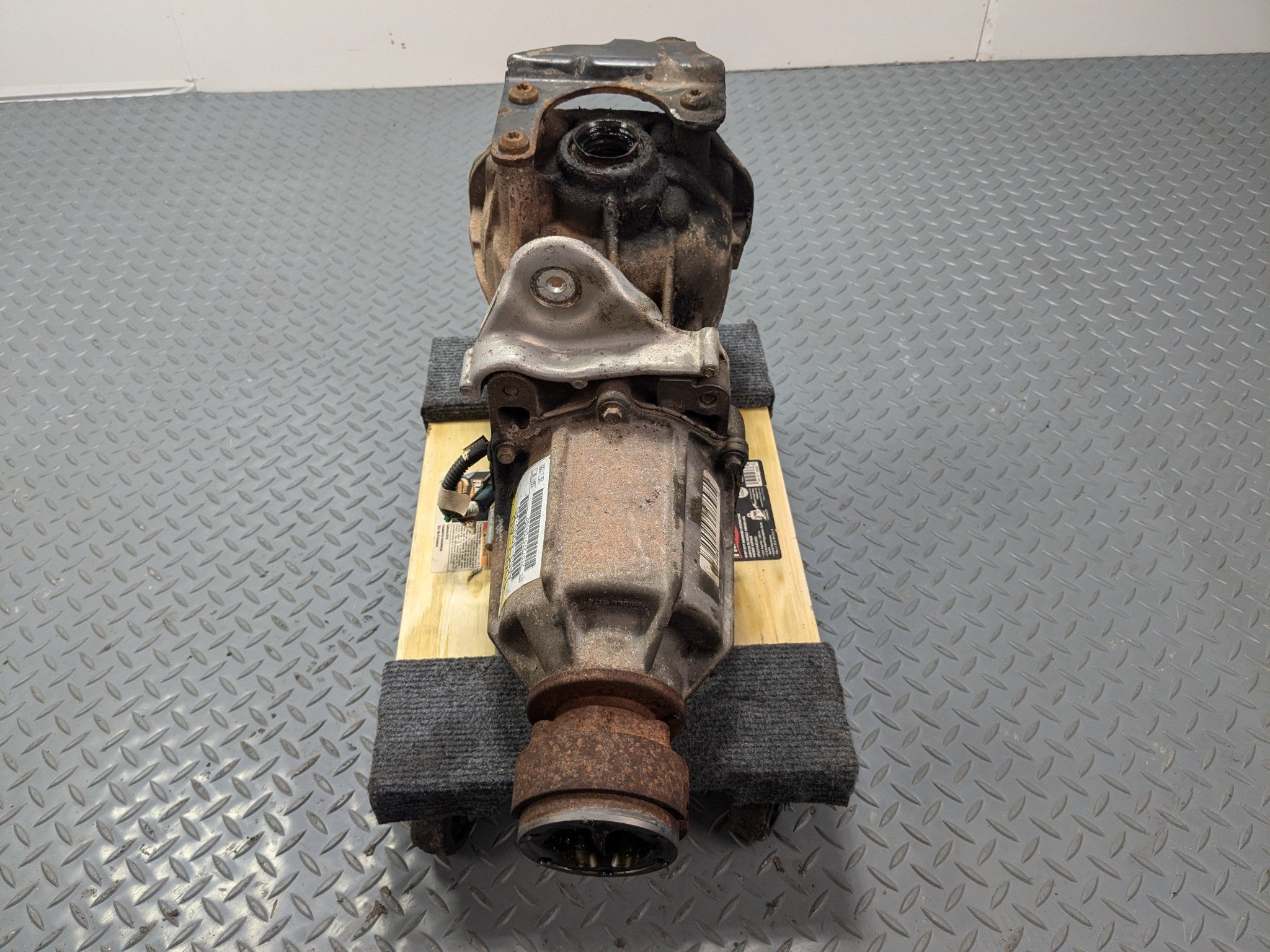 2011 - 2015 OEM FORD EXPLORER REAR DIFFERENTIAL AXLE CARRIER ASSEMBLY