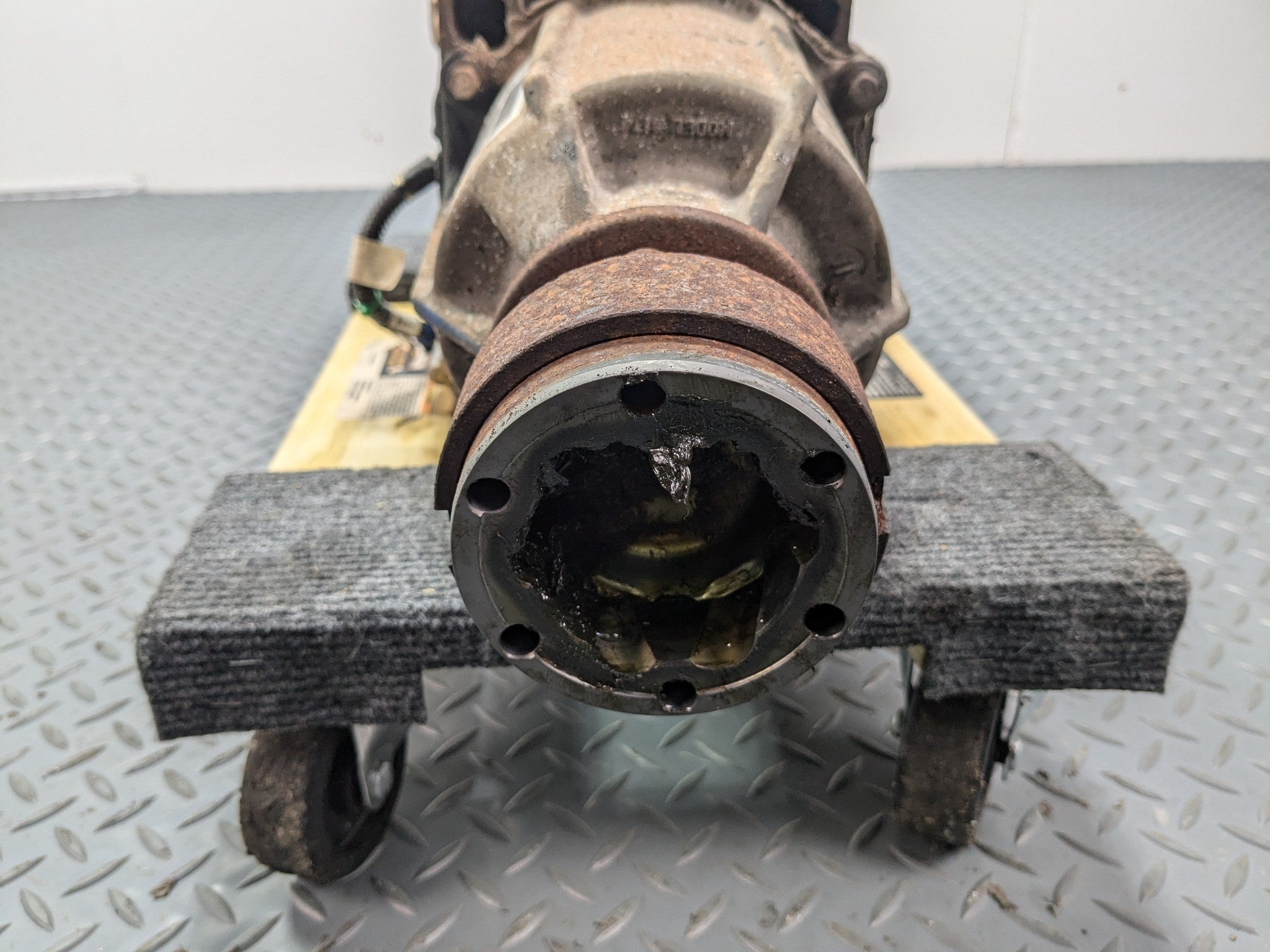 2011 - 2015 OEM FORD EXPLORER REAR DIFFERENTIAL AXLE CARRIER ASSEMBLY