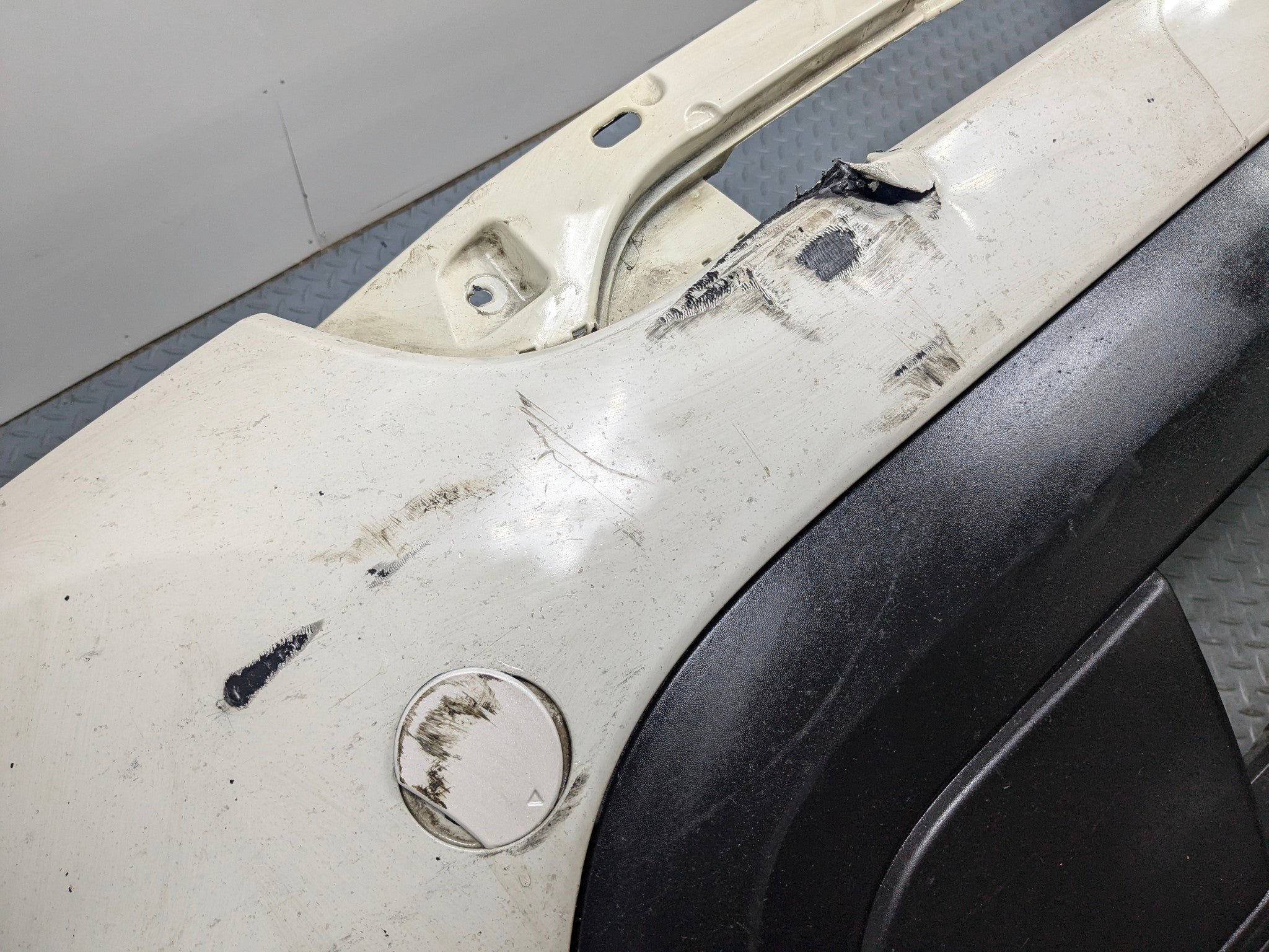 2011 - 2015 OEM FORD EXPLORER FRONT BUMPER COVER PANEL WHITE ASSEMBLY