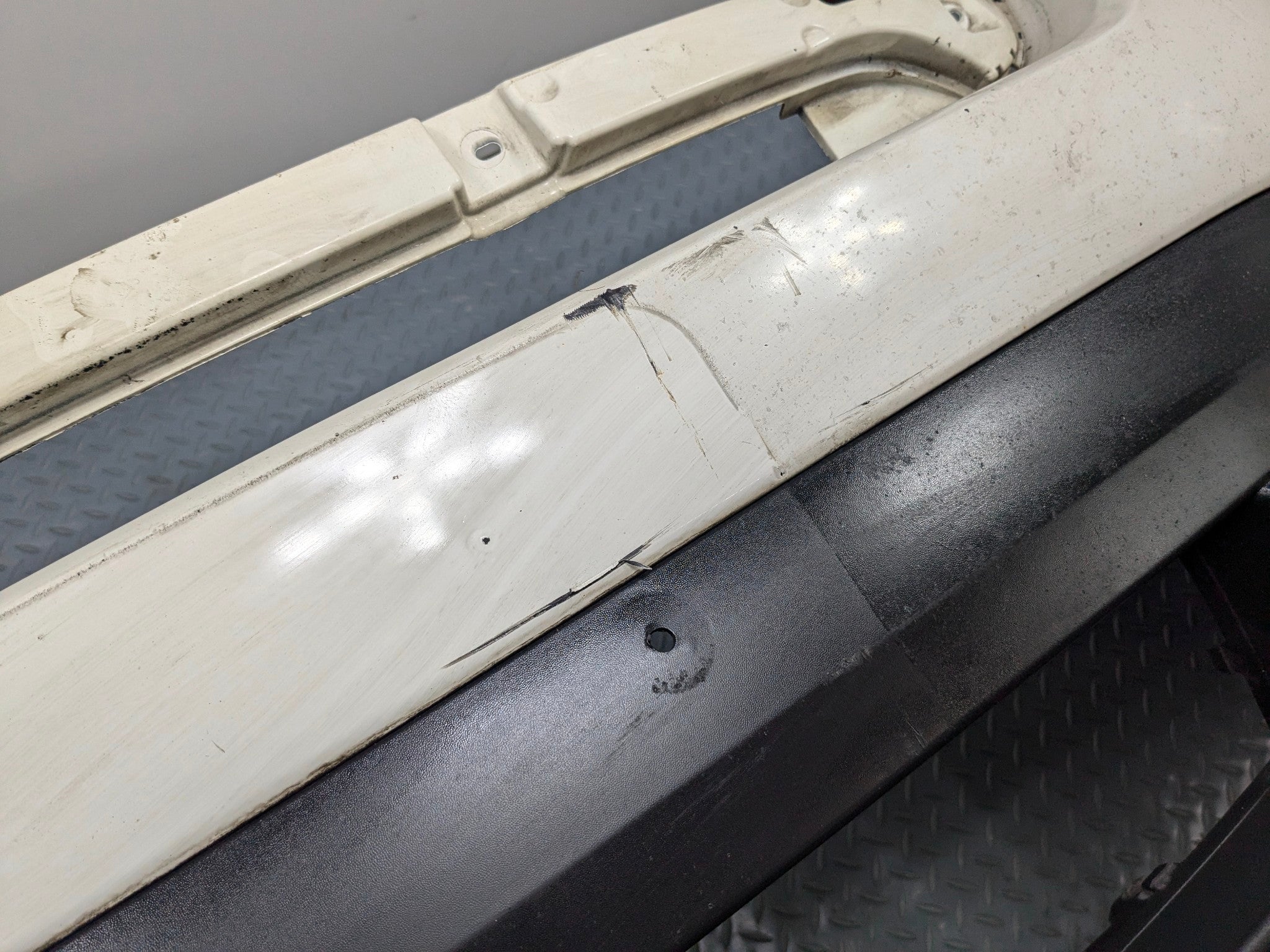 2011 - 2015 OEM FORD EXPLORER FRONT BUMPER COVER PANEL WHITE ASSEMBLY