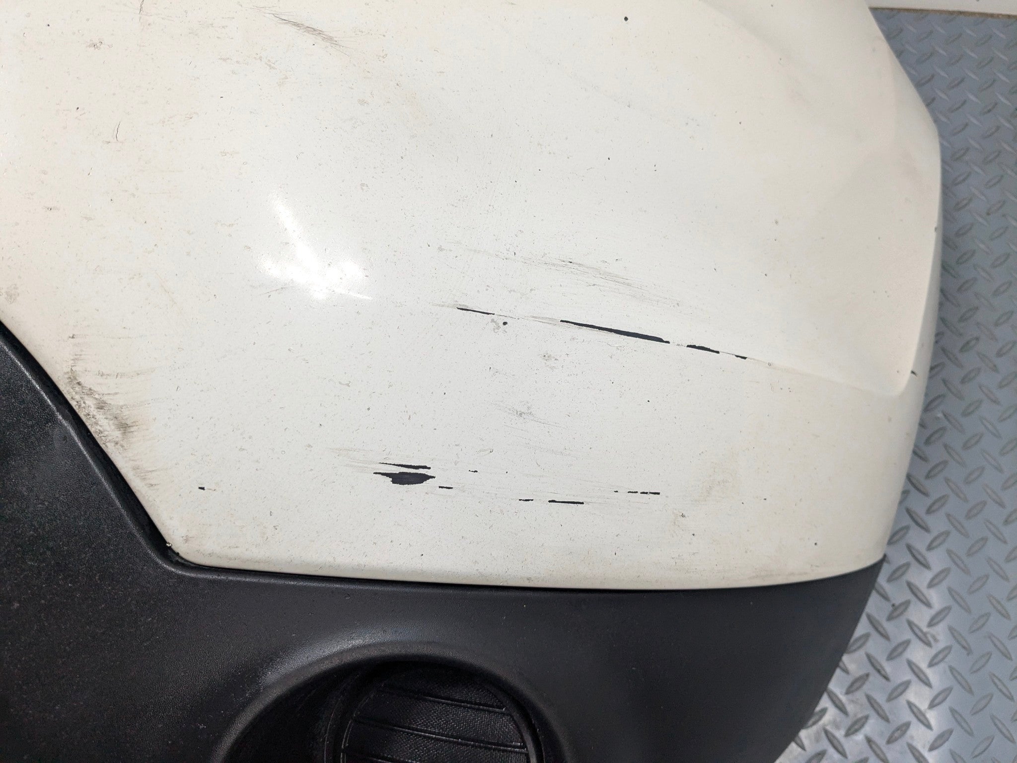 2011 - 2015 OEM FORD EXPLORER FRONT BUMPER COVER PANEL WHITE ASSEMBLY
