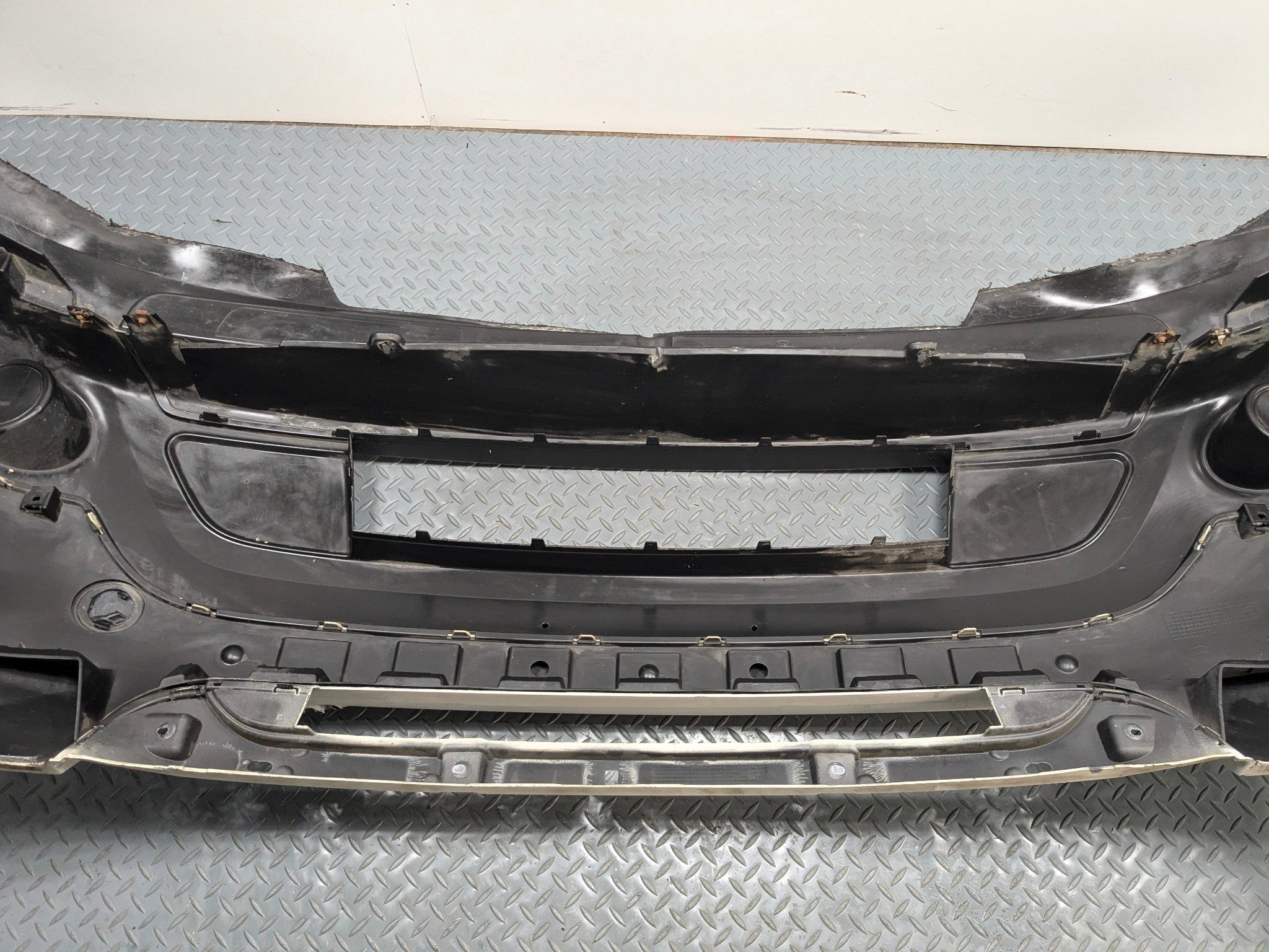 2011 - 2015 OEM FORD EXPLORER FRONT BUMPER COVER PANEL WHITE ASSEMBLY