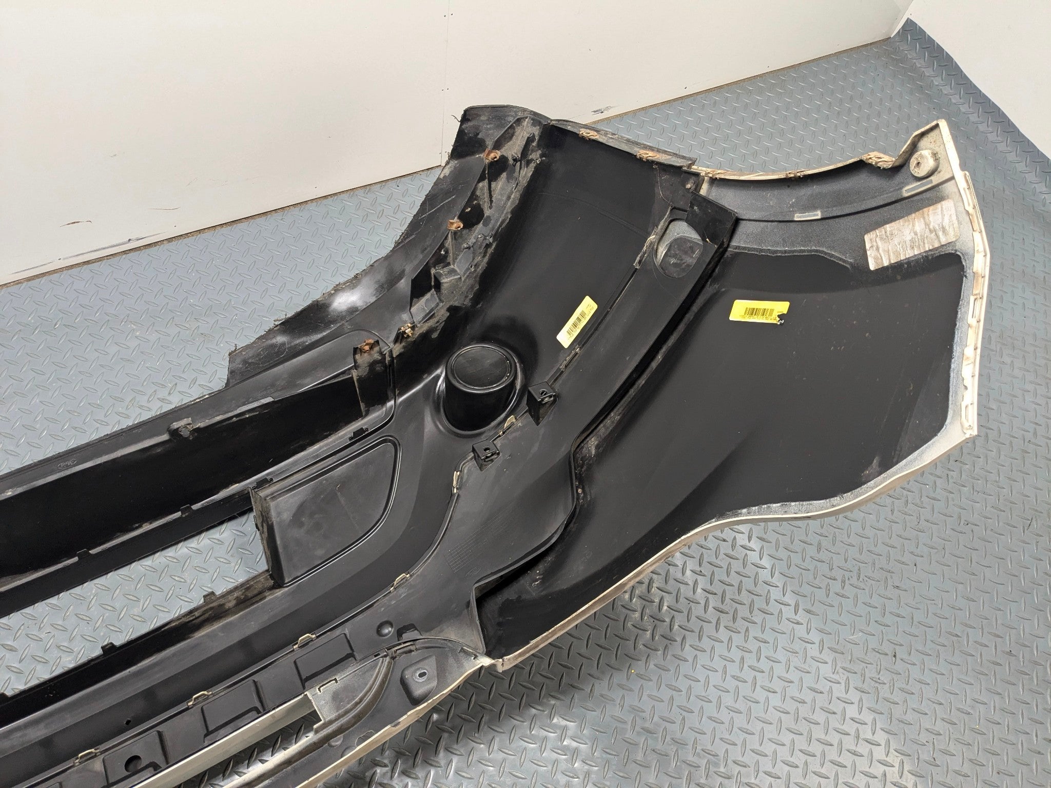 2011 - 2015 OEM FORD EXPLORER FRONT BUMPER COVER PANEL WHITE ASSEMBLY