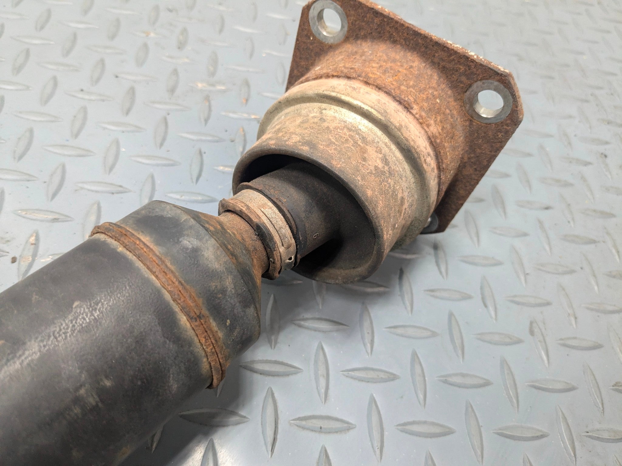 2011 - 2015 OEM FORD EXPLORER REAR DRIVE SHAFT CARDAN PROPELLER ASSEMBLY