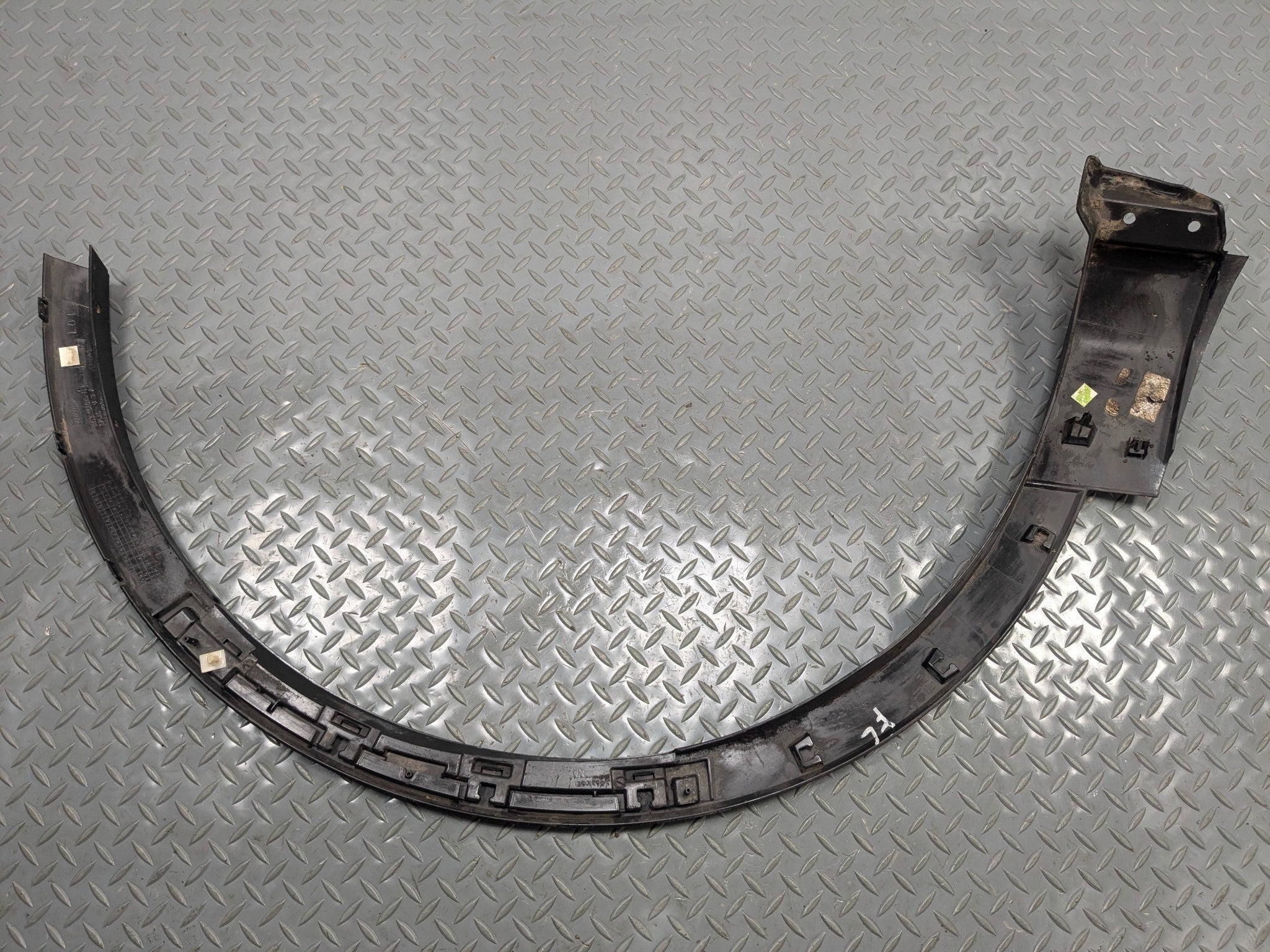 2011 - 2015 OEM FORD EXPLORER FRONT LEFT DRIVER SIDE FENDER FLARE WHEEL