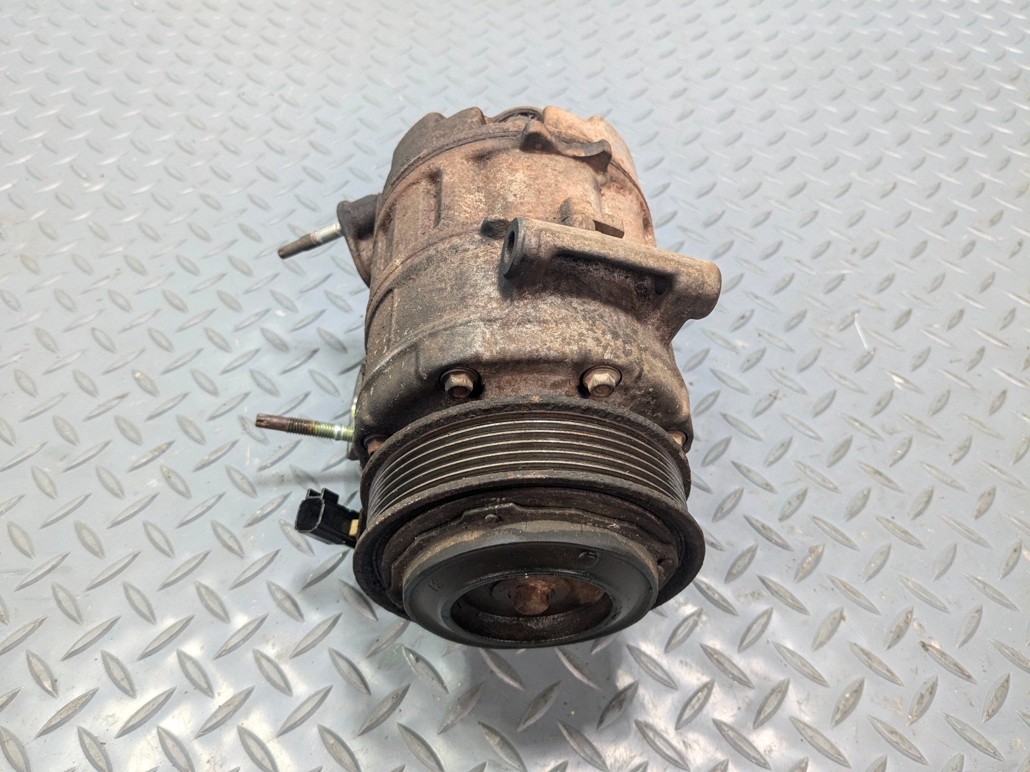 2011 - 2015 OEM FORD EXPLORER AIR CONDITIONING AC COMPRESSOR ASSEMBLY