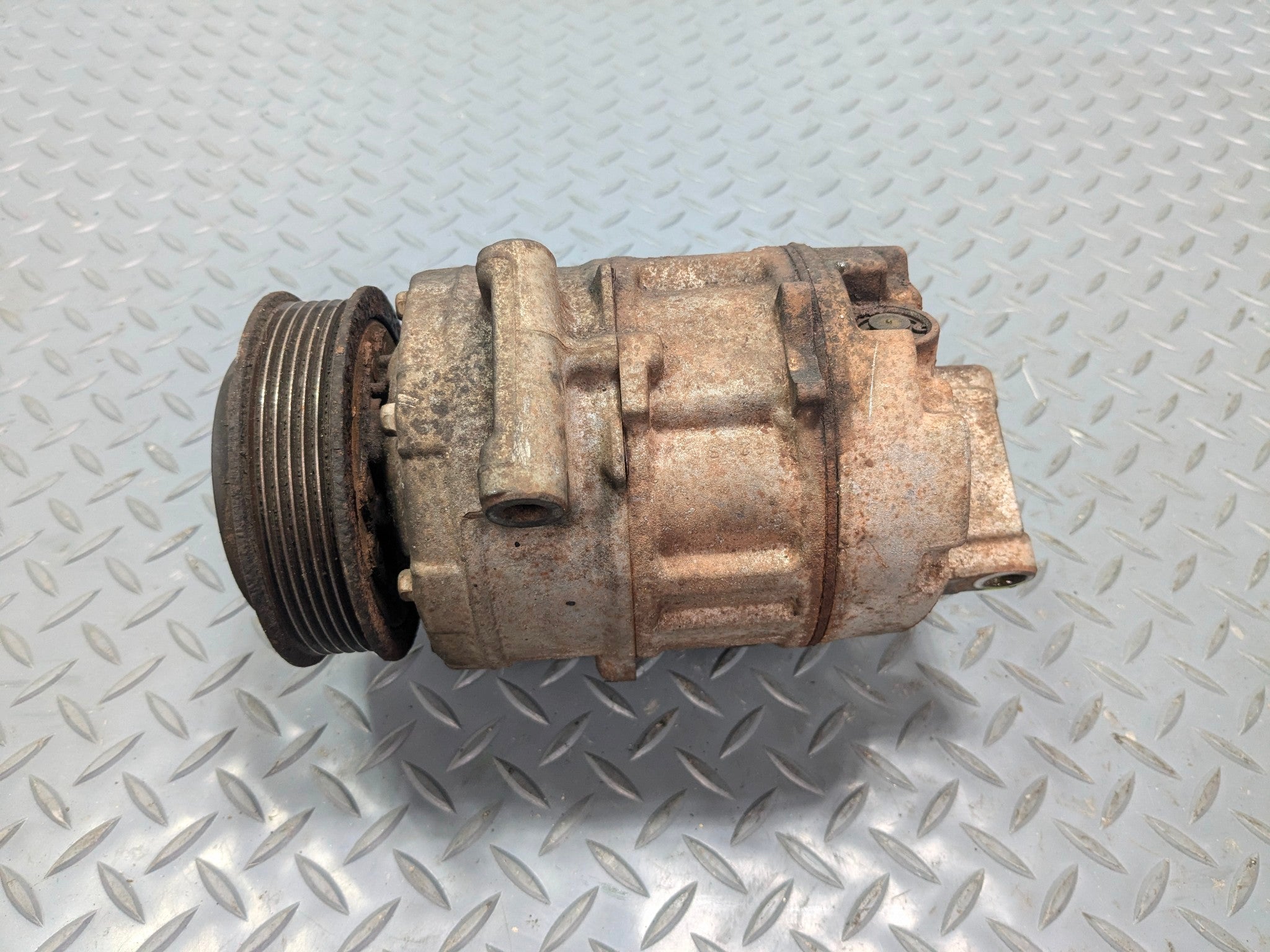 2011 - 2015 OEM FORD EXPLORER AIR CONDITIONING AC COMPRESSOR ASSEMBLY