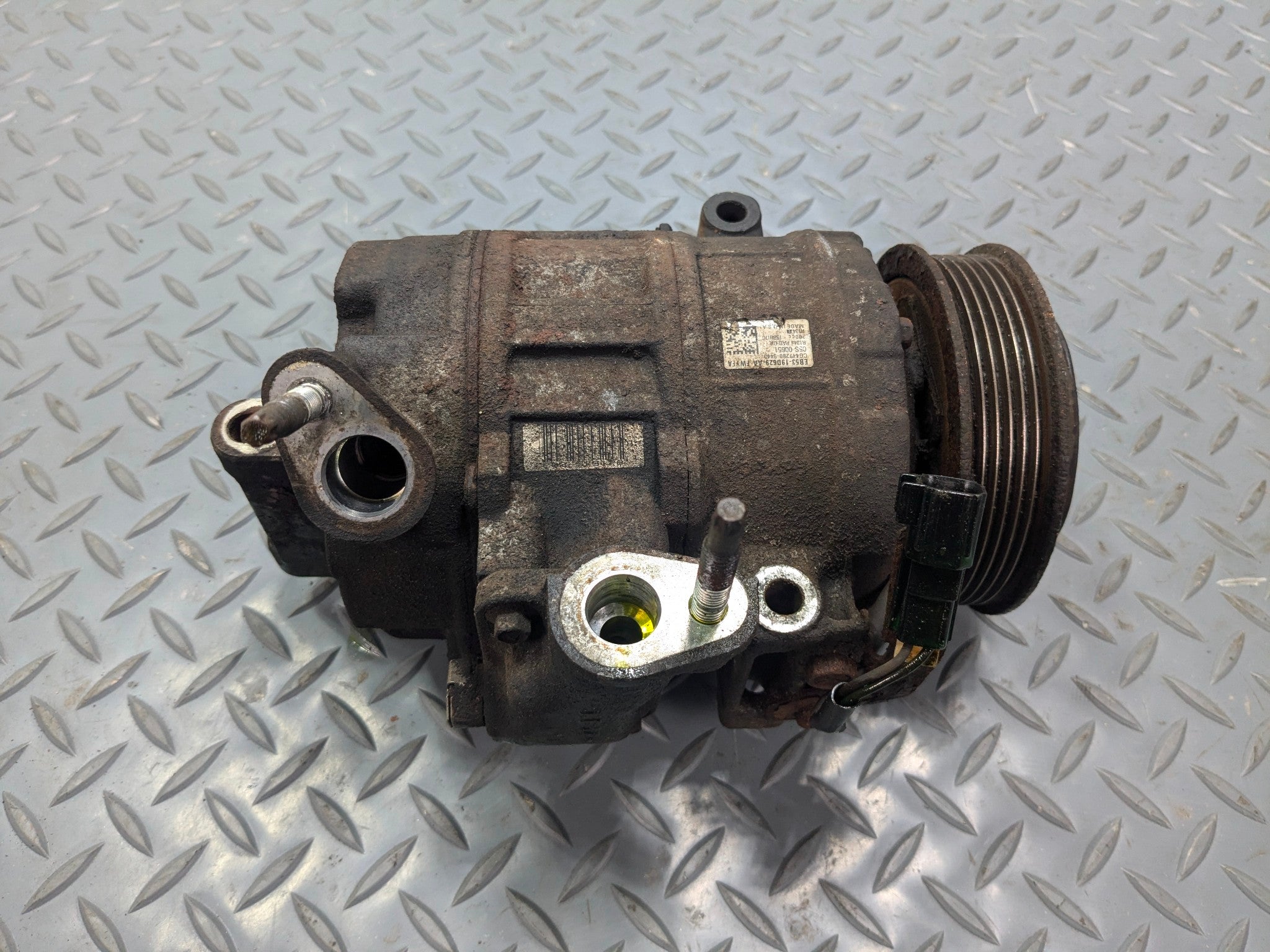2011 - 2015 OEM FORD EXPLORER AIR CONDITIONING AC COMPRESSOR ASSEMBLY
