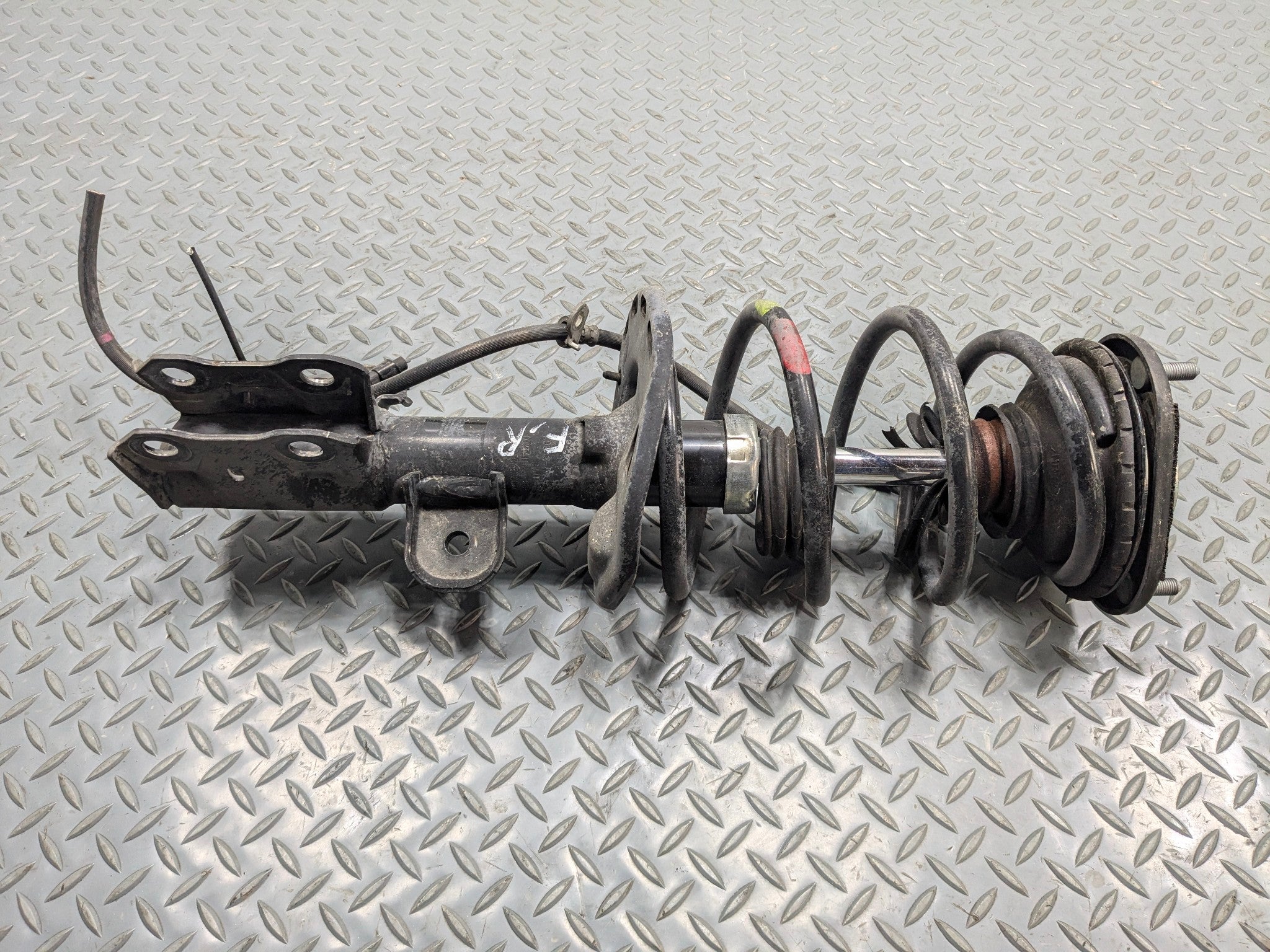 10 - 11 OEM TOYOTA PRIUS FRONT RIGHT PASSENGER SIDE SUSPENSION STRUT ABSORBER